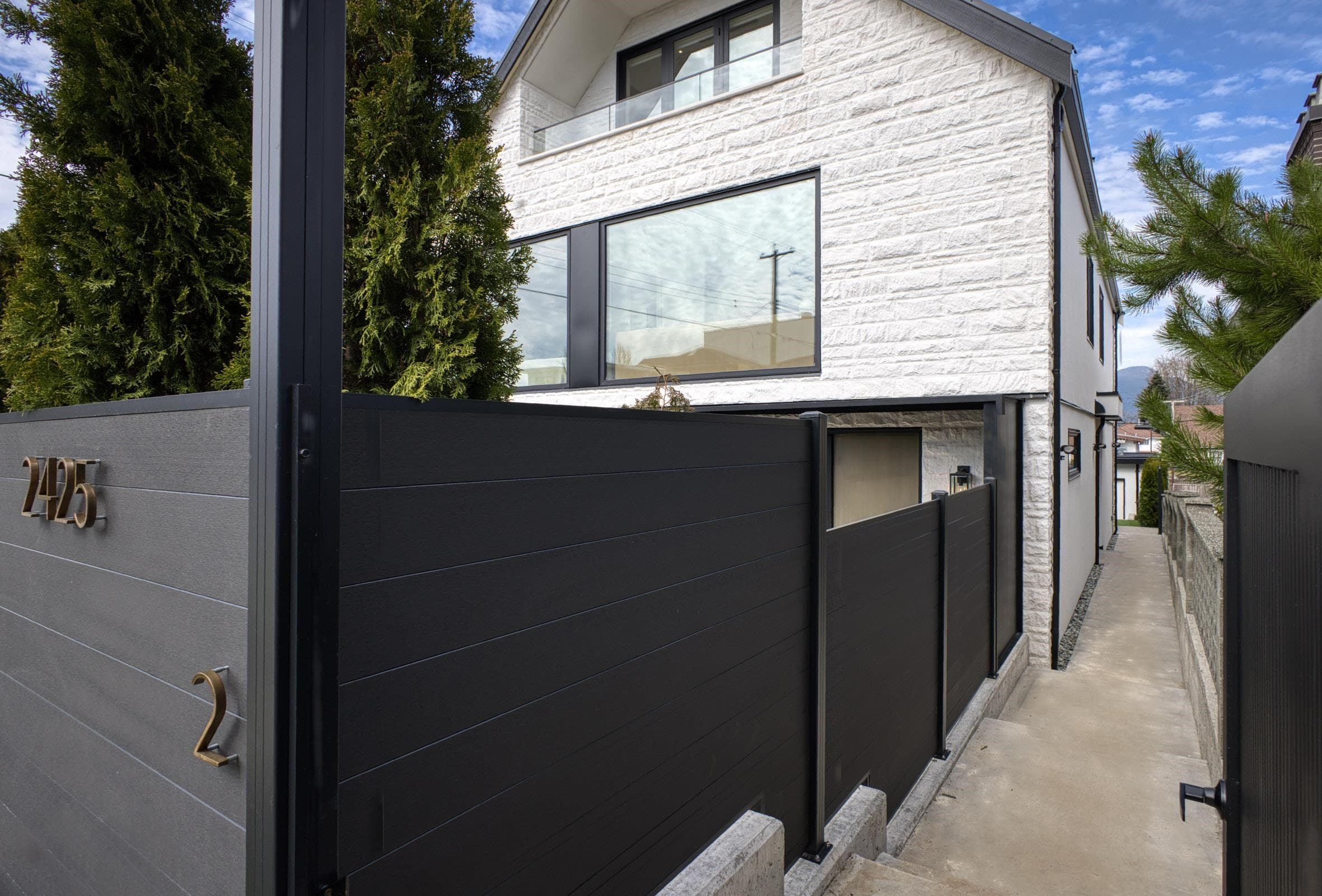 2 - 2425 Kitchener Street, Vancouver, V5K 3C4 — photo 2