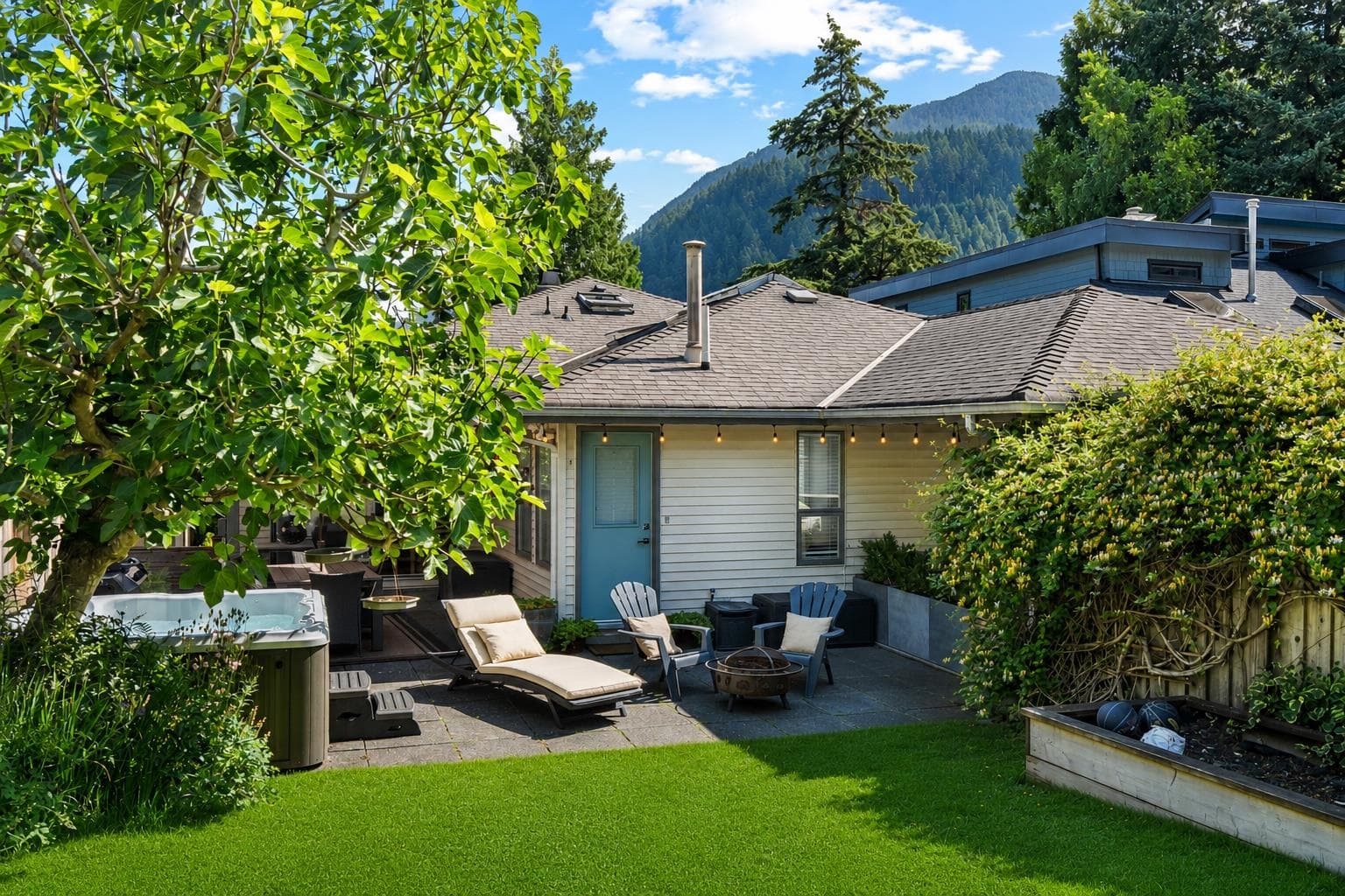 6422 Douglas Street, West Vancouver — sold