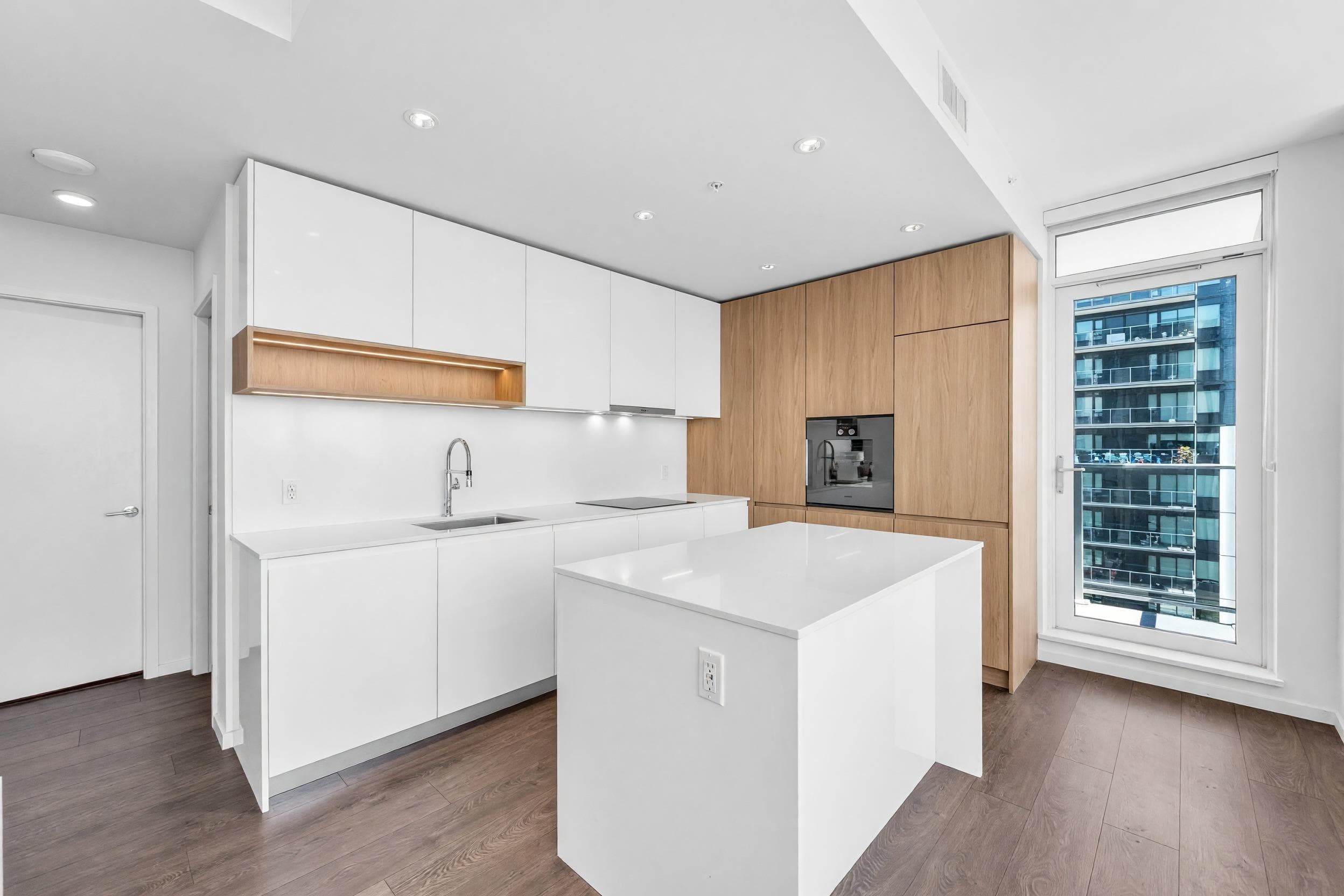 902 - 6808 Minoru Boulevard, Richmond, V6Y 0M7 — photo 1
