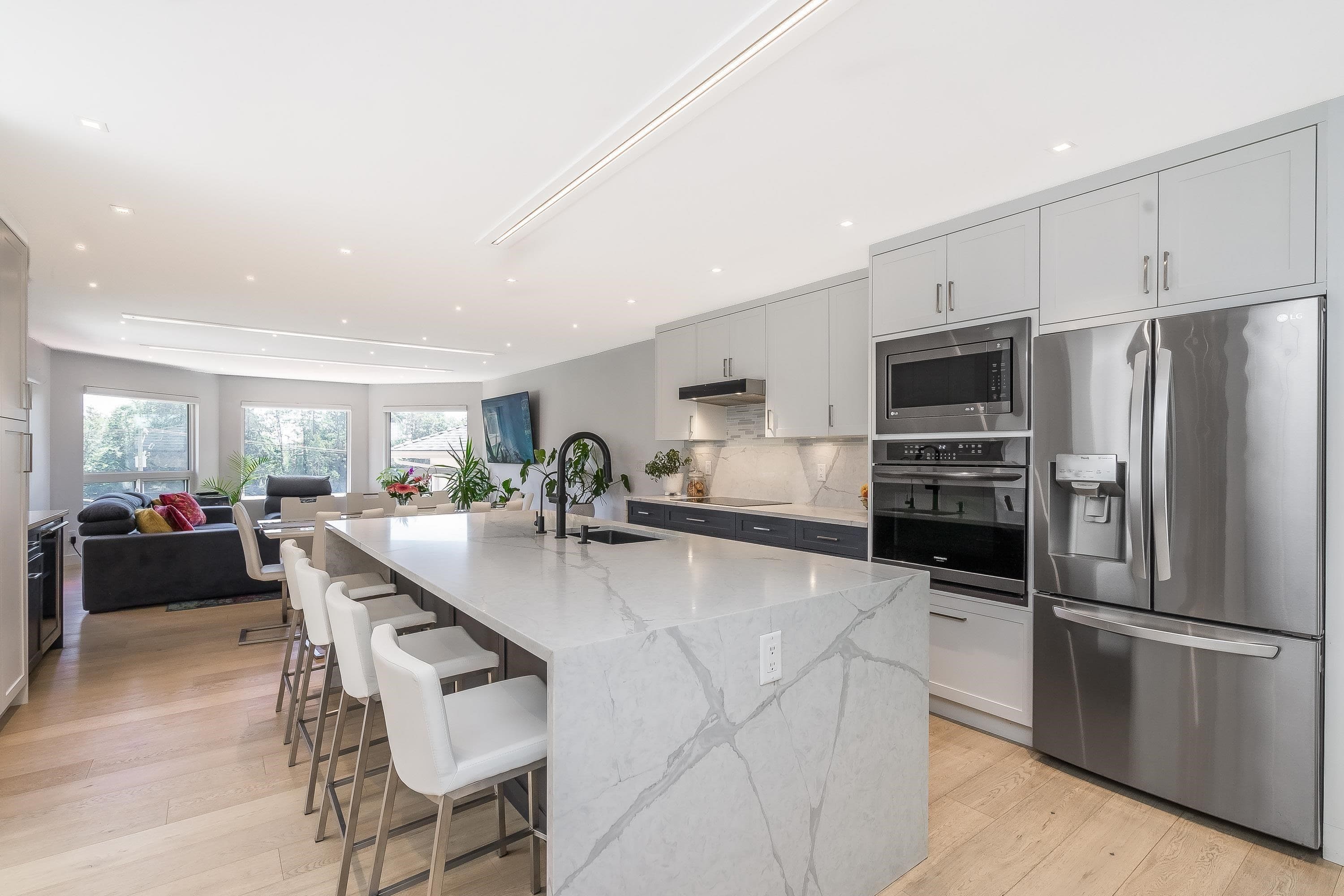 16055 8 Avenue, Surrey, V4A 1A1 — photo 2