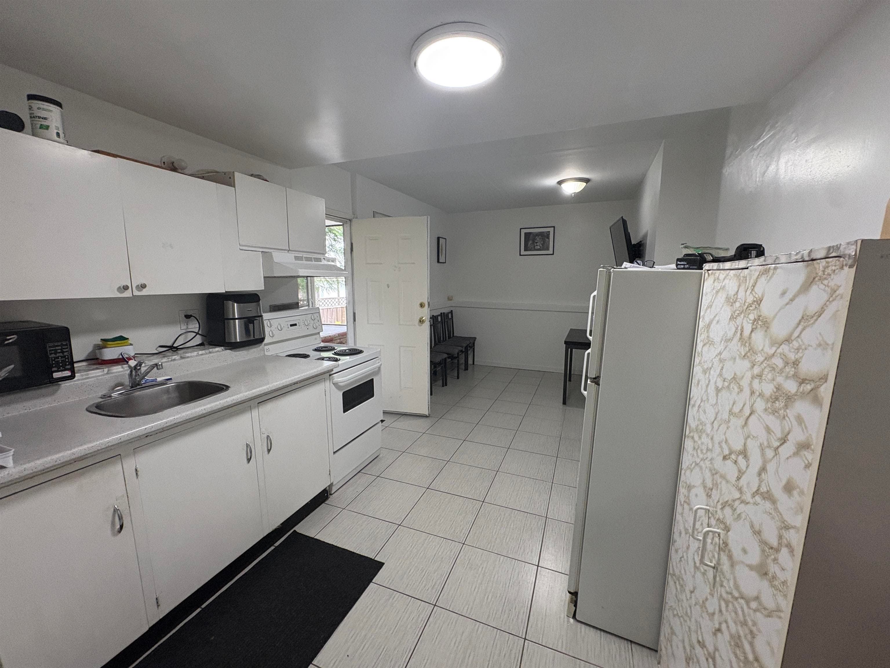 8063 138a Street, Surrey, V3W 9B3 — photo 2