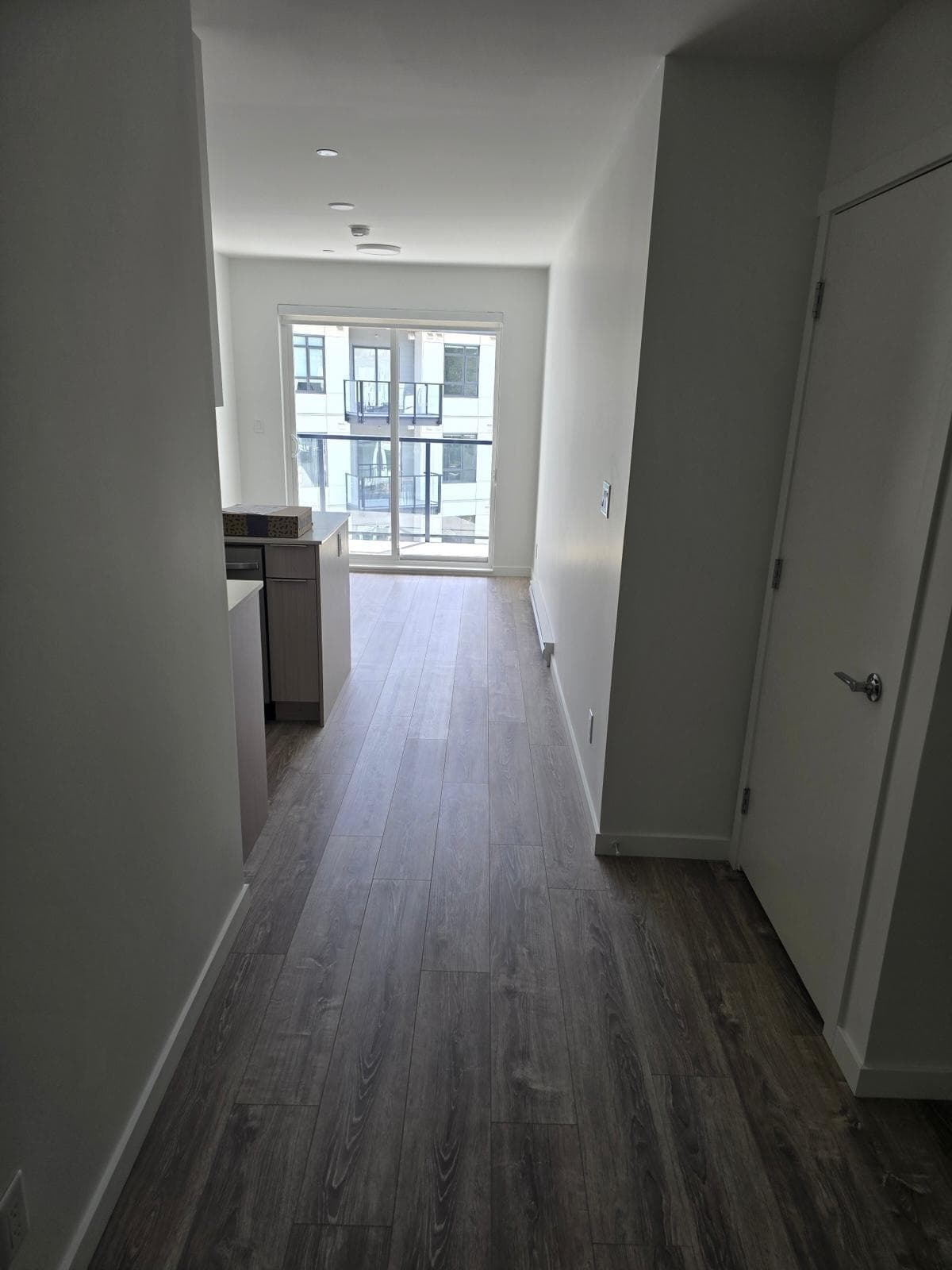 521 - 13968 Laurel Drive, Surrey, V3T 0S9 — photo 2