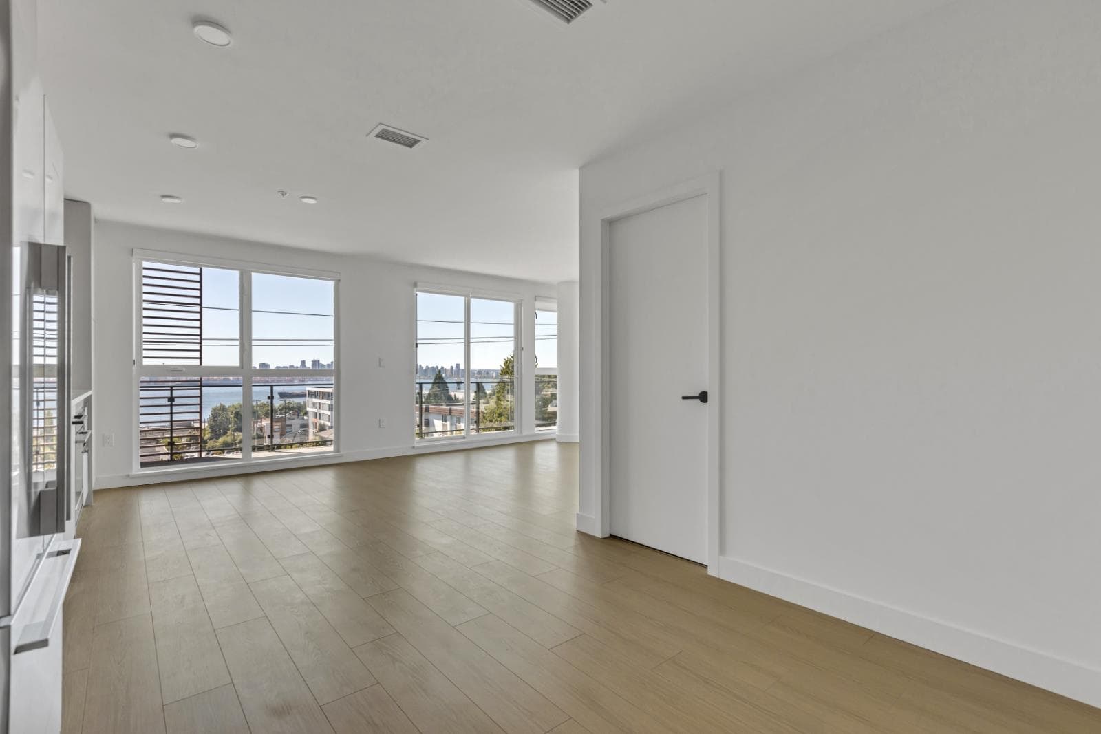 401 - 422 E 3rd Street, North Vancouver, V7L 0K1 — photo 3