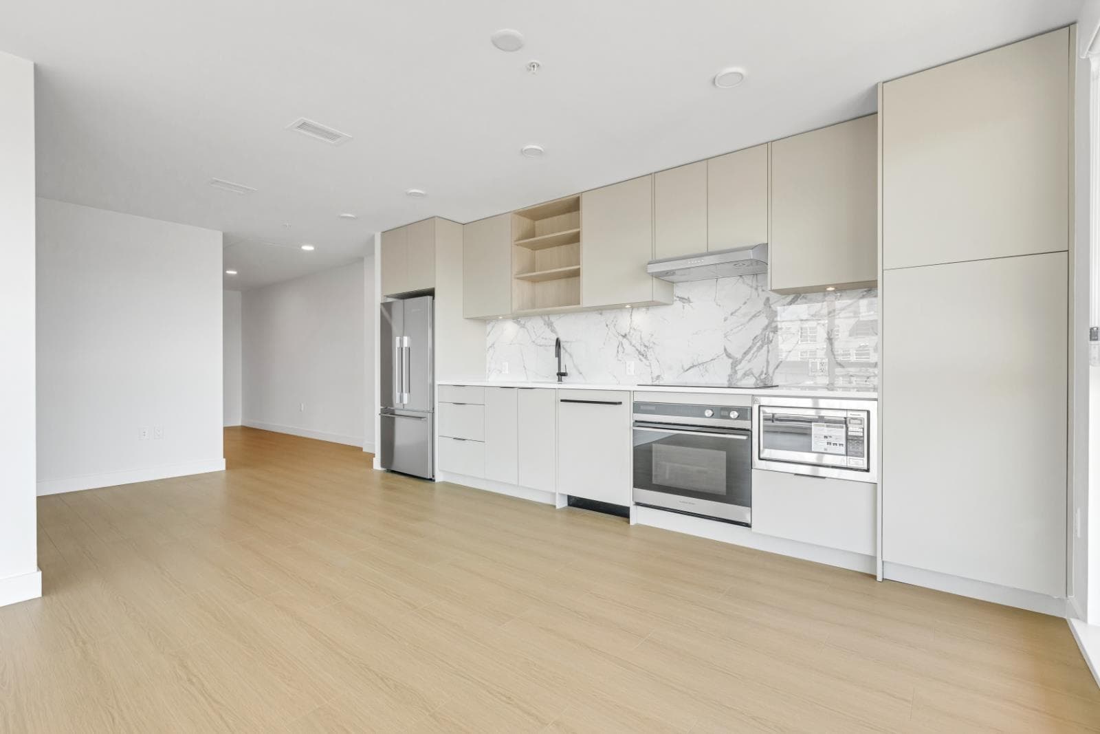 401 - 422 E 3rd Street, North Vancouver, V7L 0K1 — photo 5