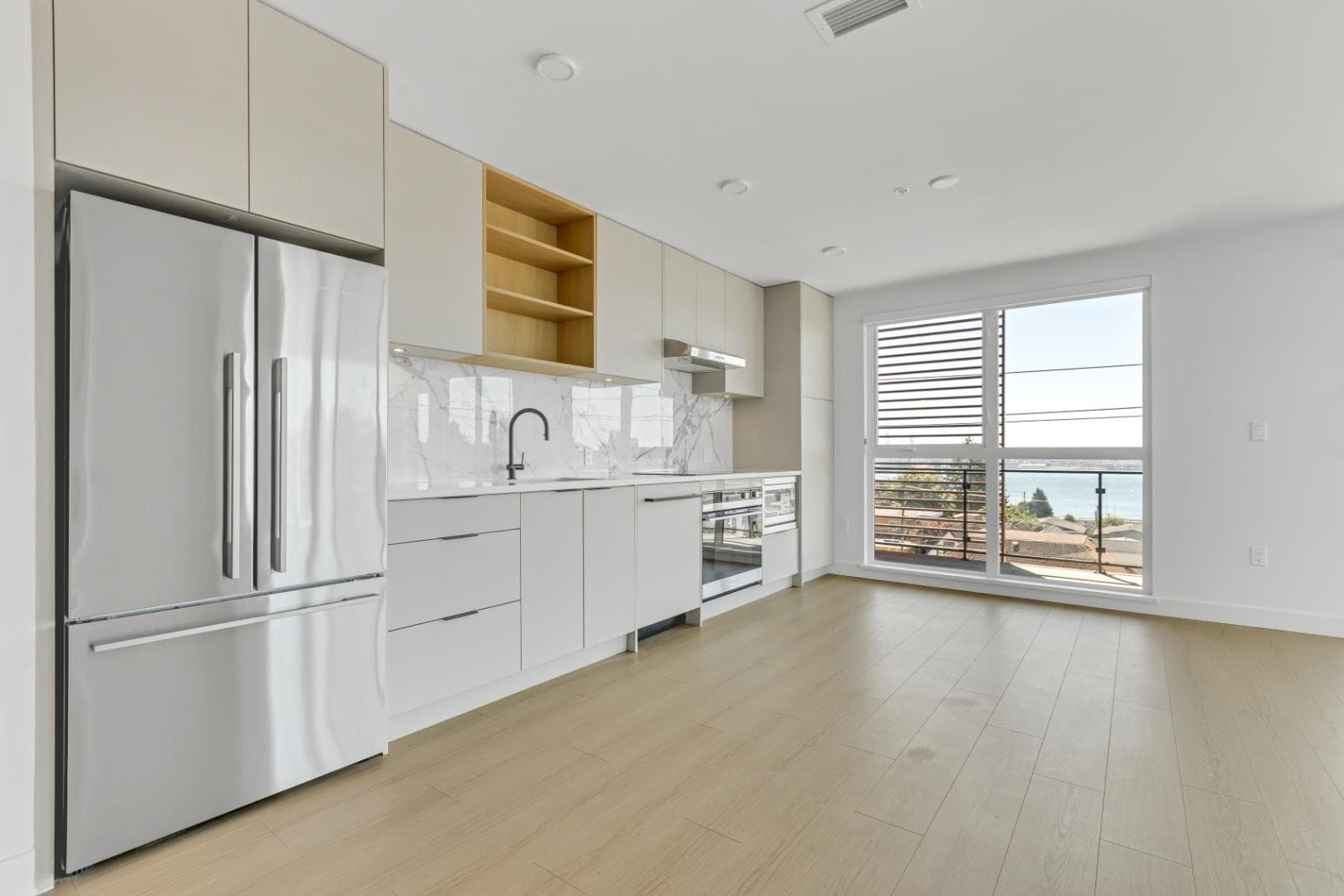 401 - 422 E 3rd Street, North Vancouver, V7L 0K1 — photo 4