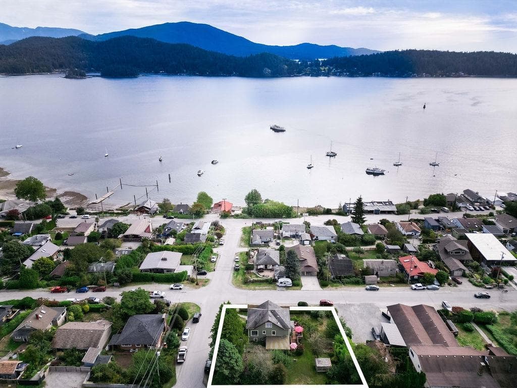 589 Seaview Road, Gibsons, V0N 1V9 — photo 3