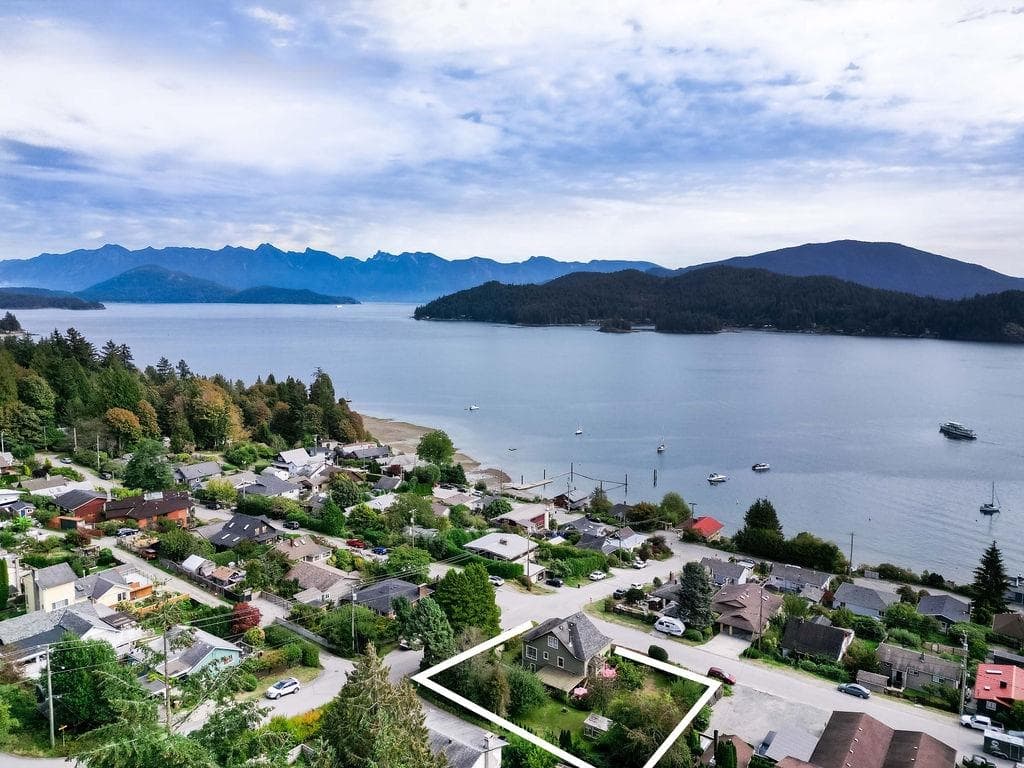 589 Seaview Road, Gibsons