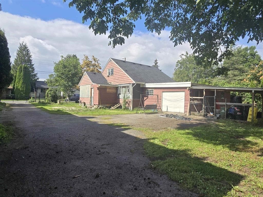 9756 Sidney Street, Chilliwack