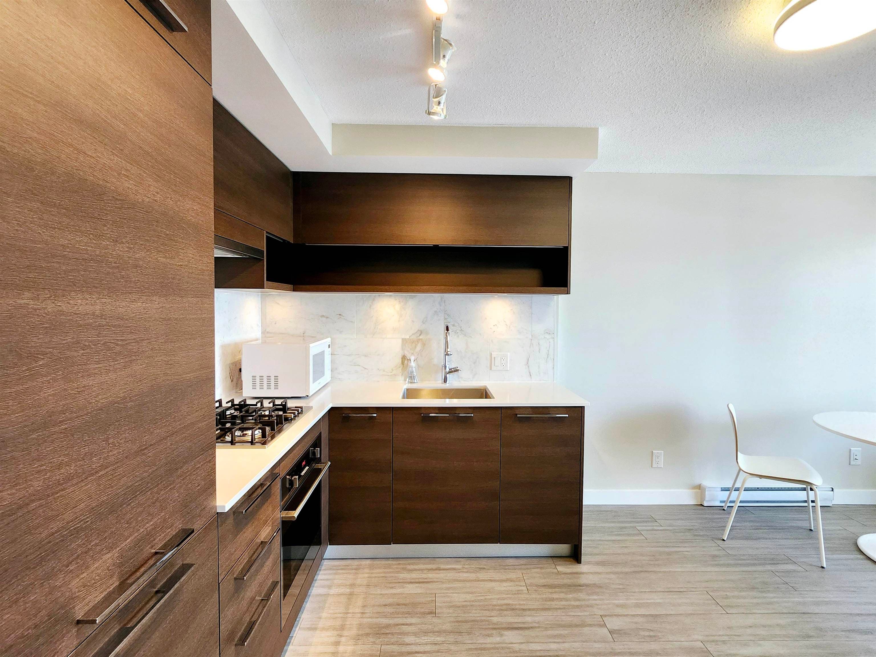301 - 570 Emerson, Coquitlam, V3J 0G3 — photo 3