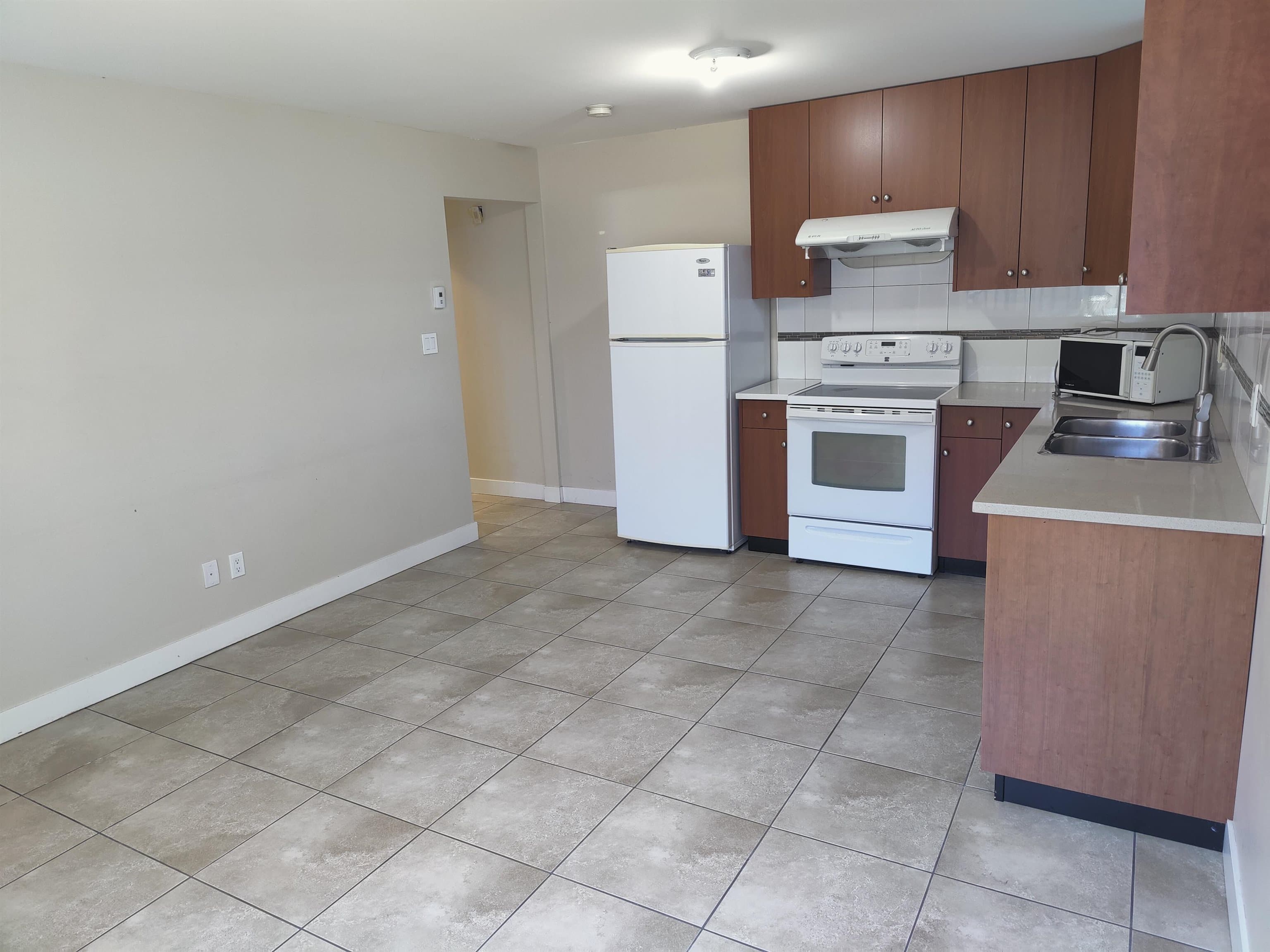 4296 Dundas Street, Burnaby, V5C 1B1 — photo 5