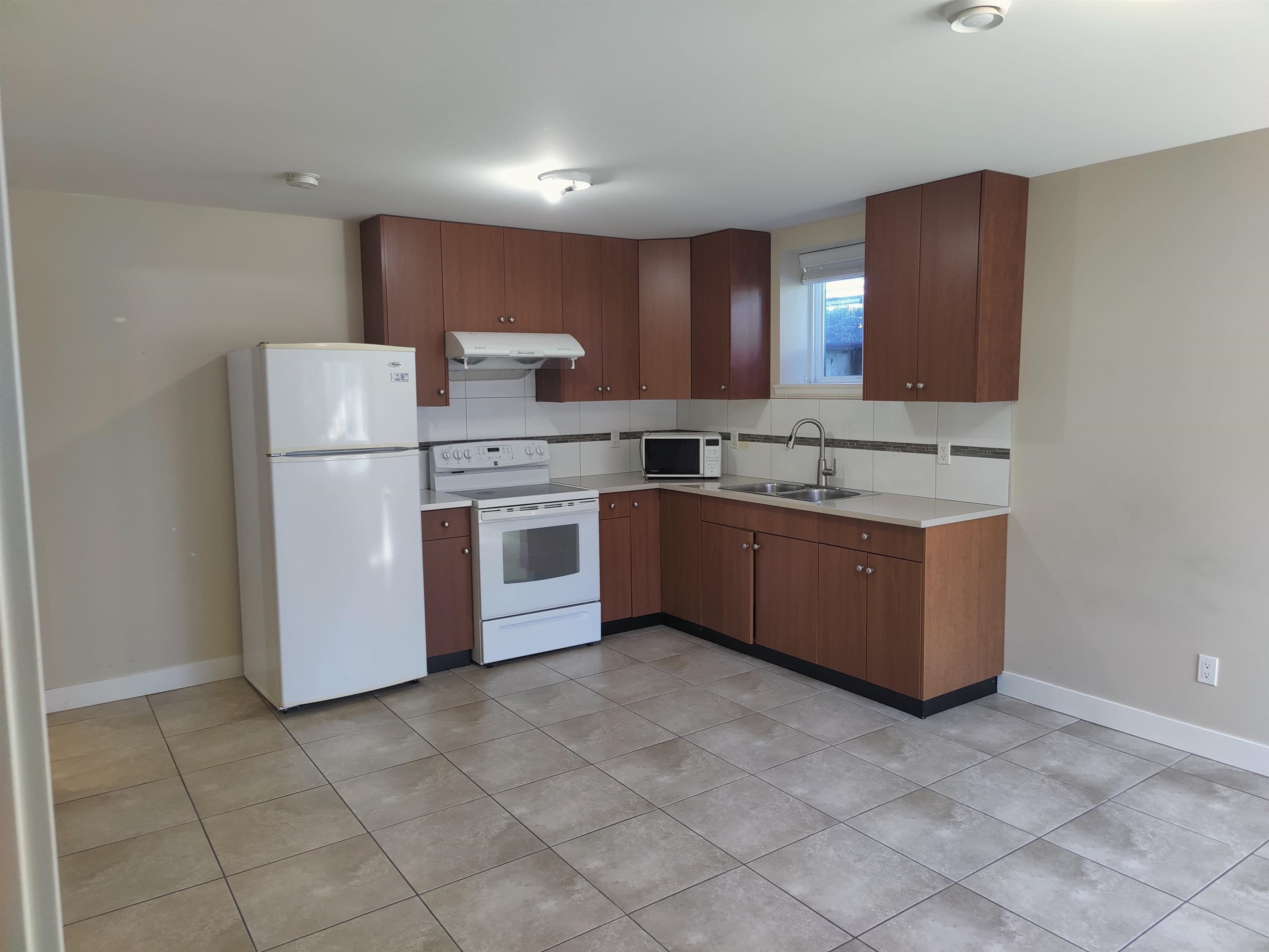 4296 Dundas Street, Burnaby, V5C 1B1 — photo 4