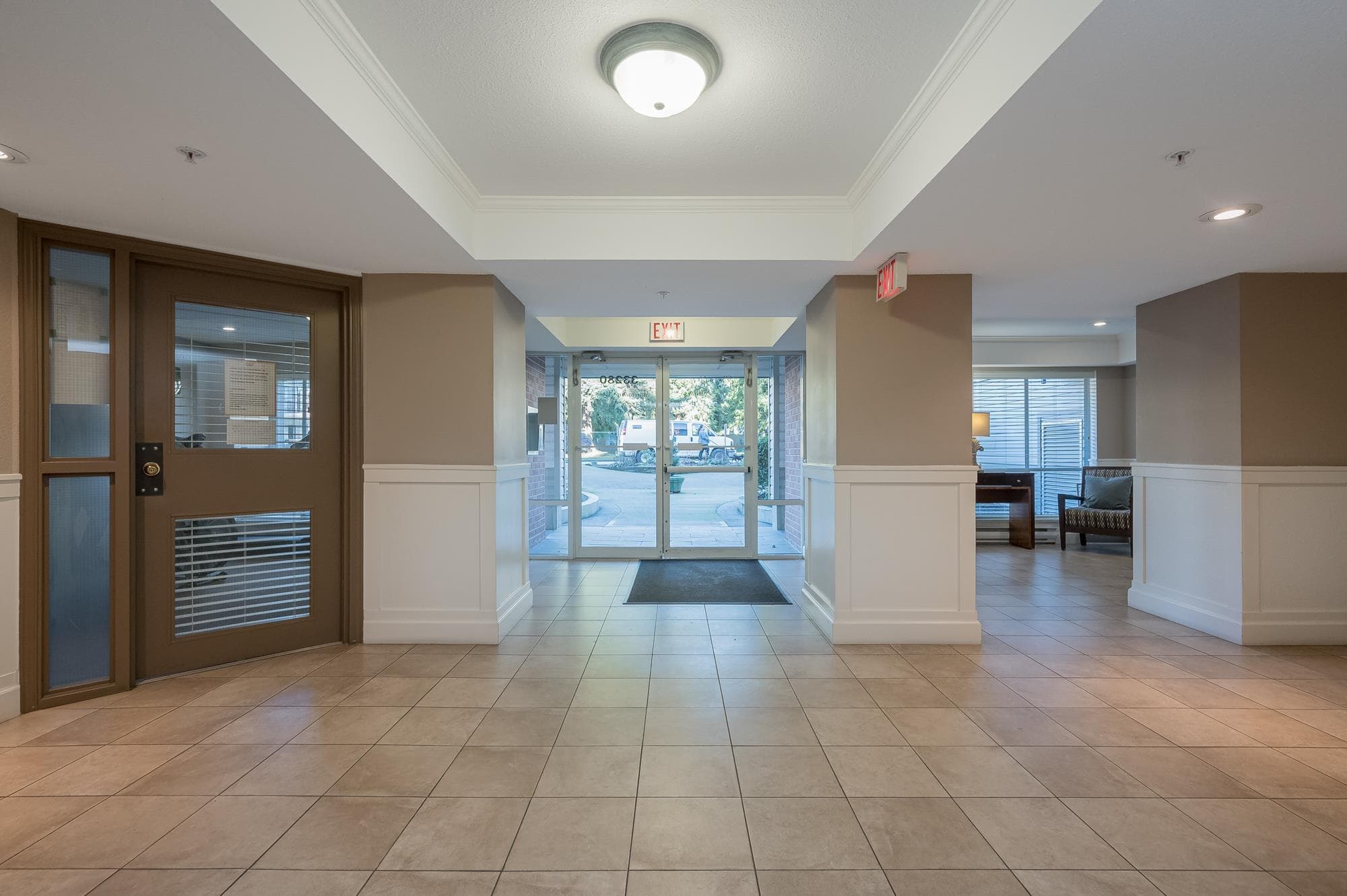 302 - 33280 E Bourquin Crescent, Abbotsford, V2S 7K2 — photo 4