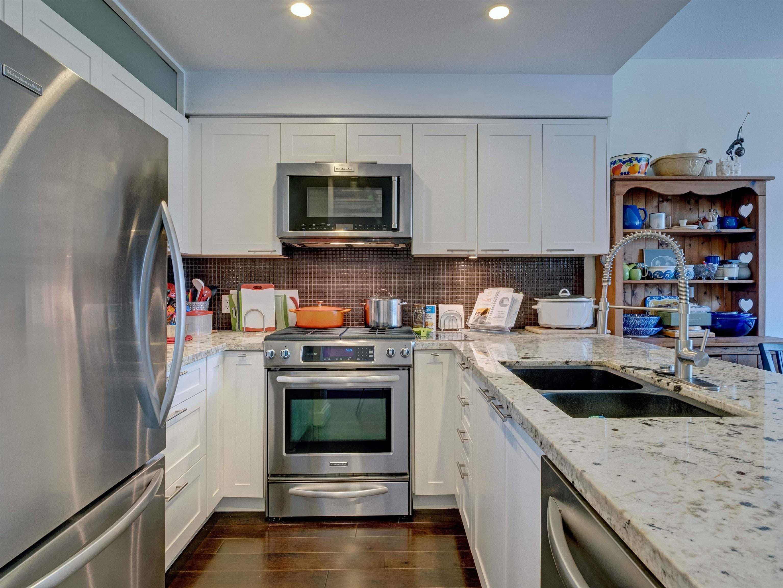 307 - 5725 Teredo Street, Sechelt, V7Z 0J2 — photo 5