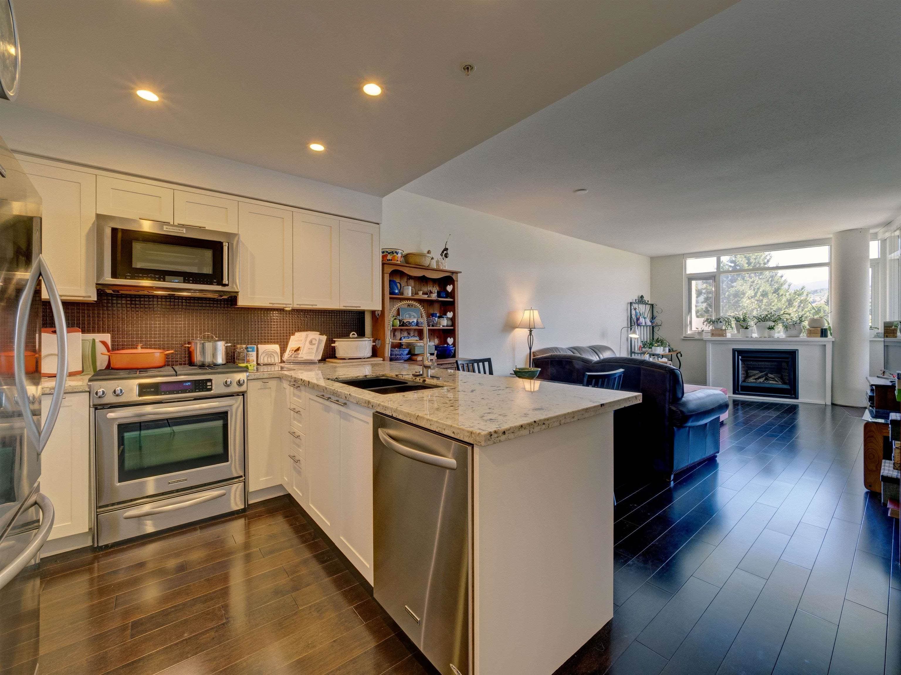 307 - 5725 Teredo Street, Sechelt, V7Z 0J2 — photo 4