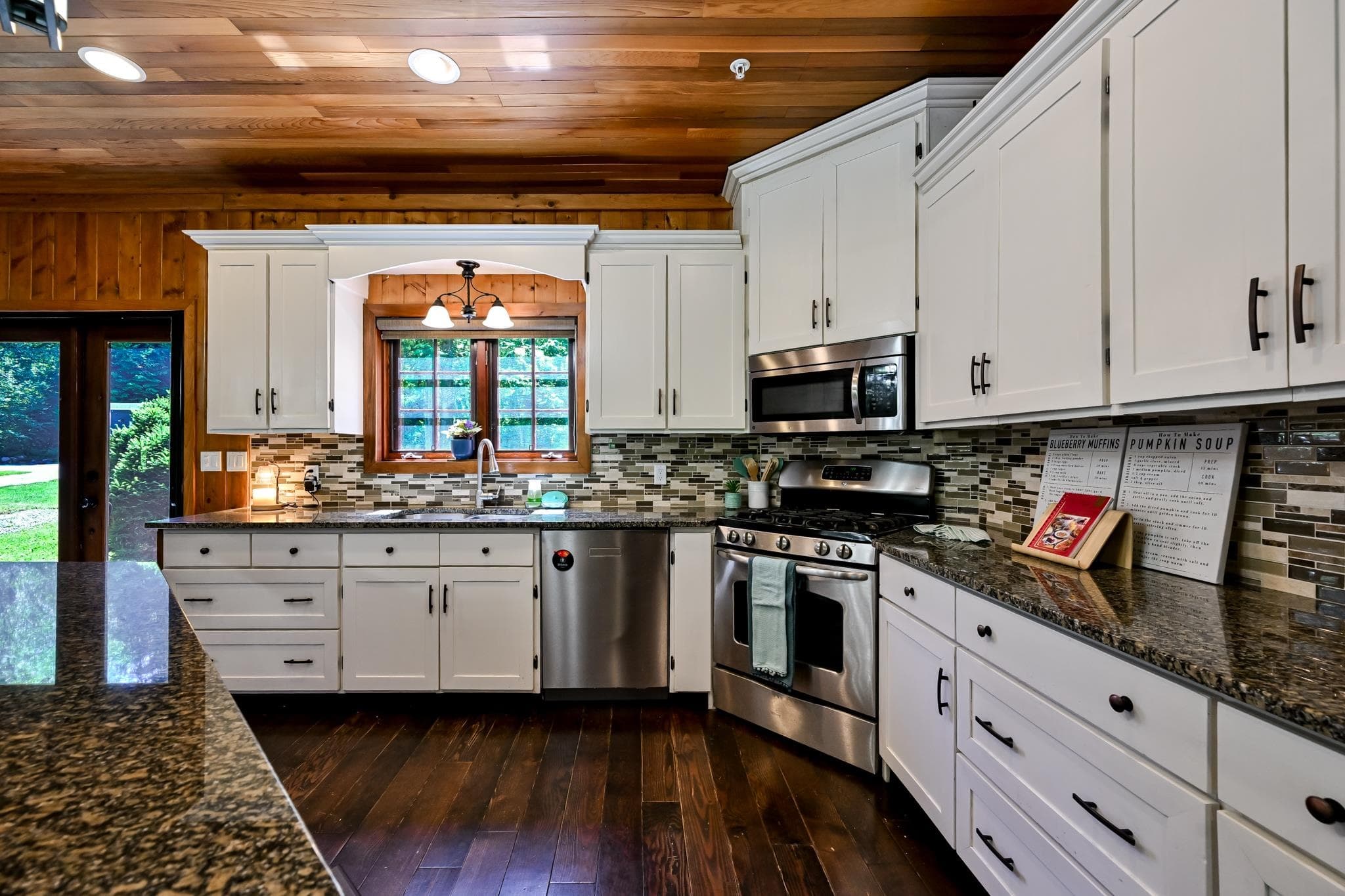 11267 Palmer Rolph Street, Maple Ridge, V2W 1H1 — photo 3