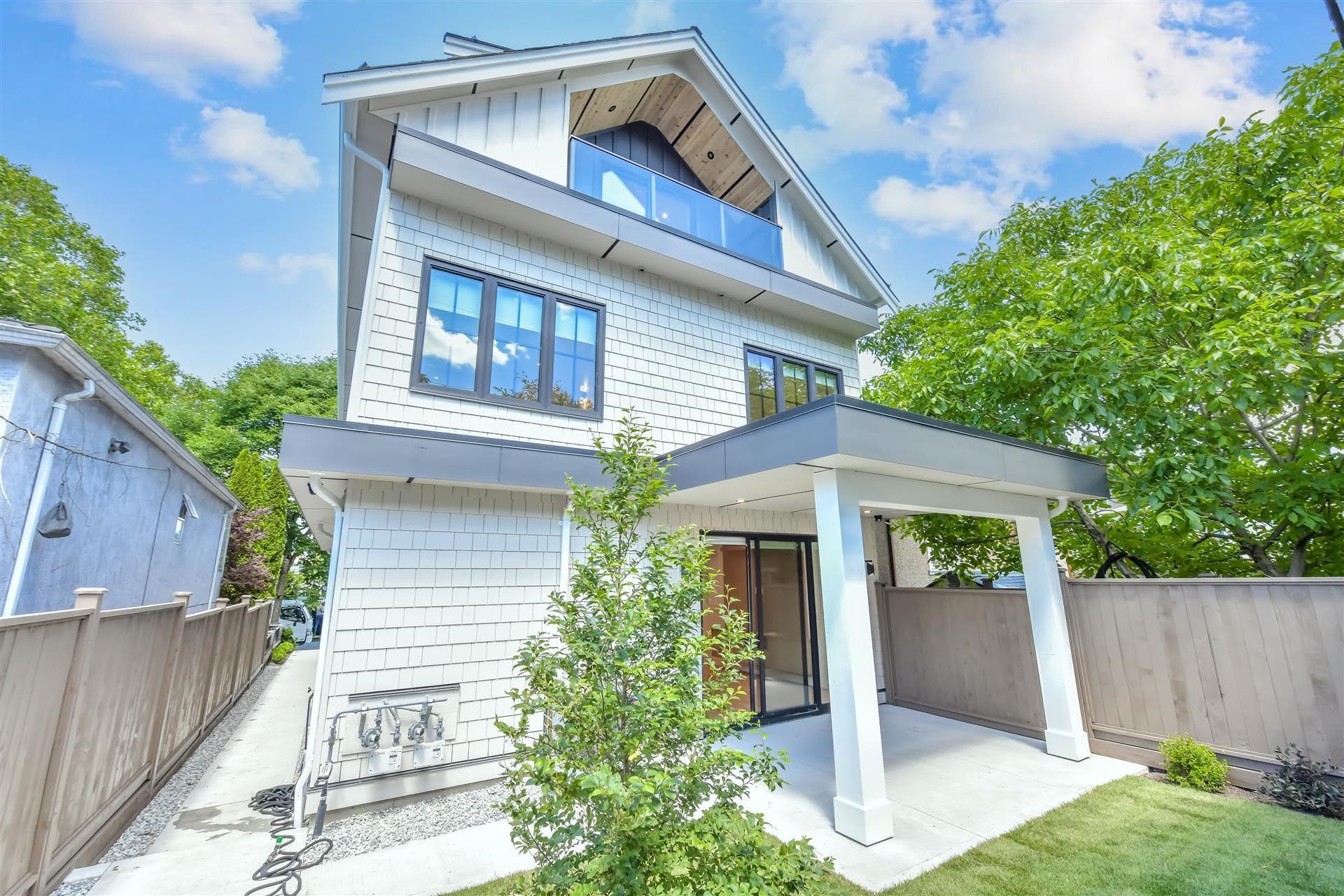 2 - 2682 Napier Street, Vancouver