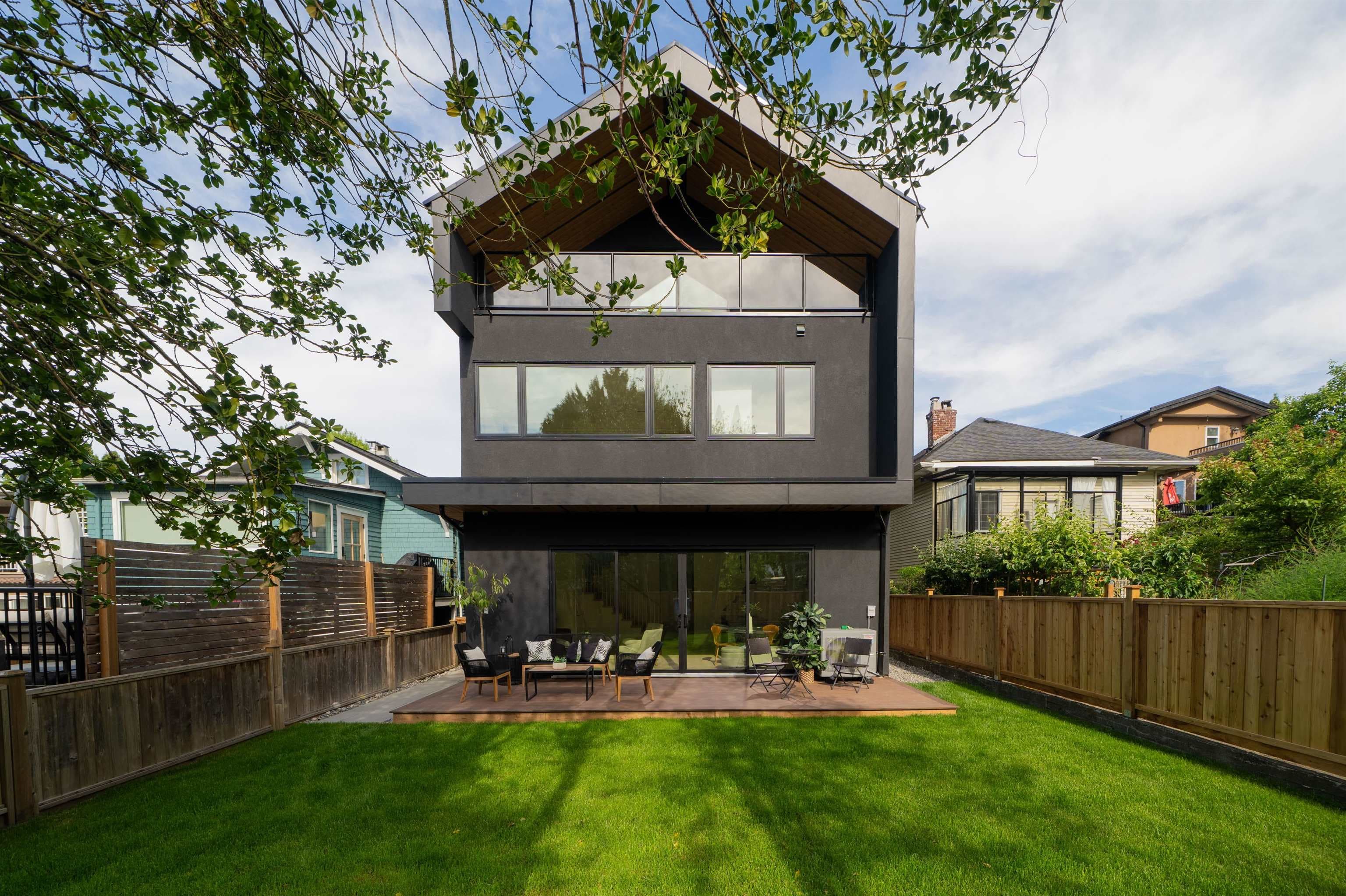 2 - 4161 Windsor Street, Vancouver