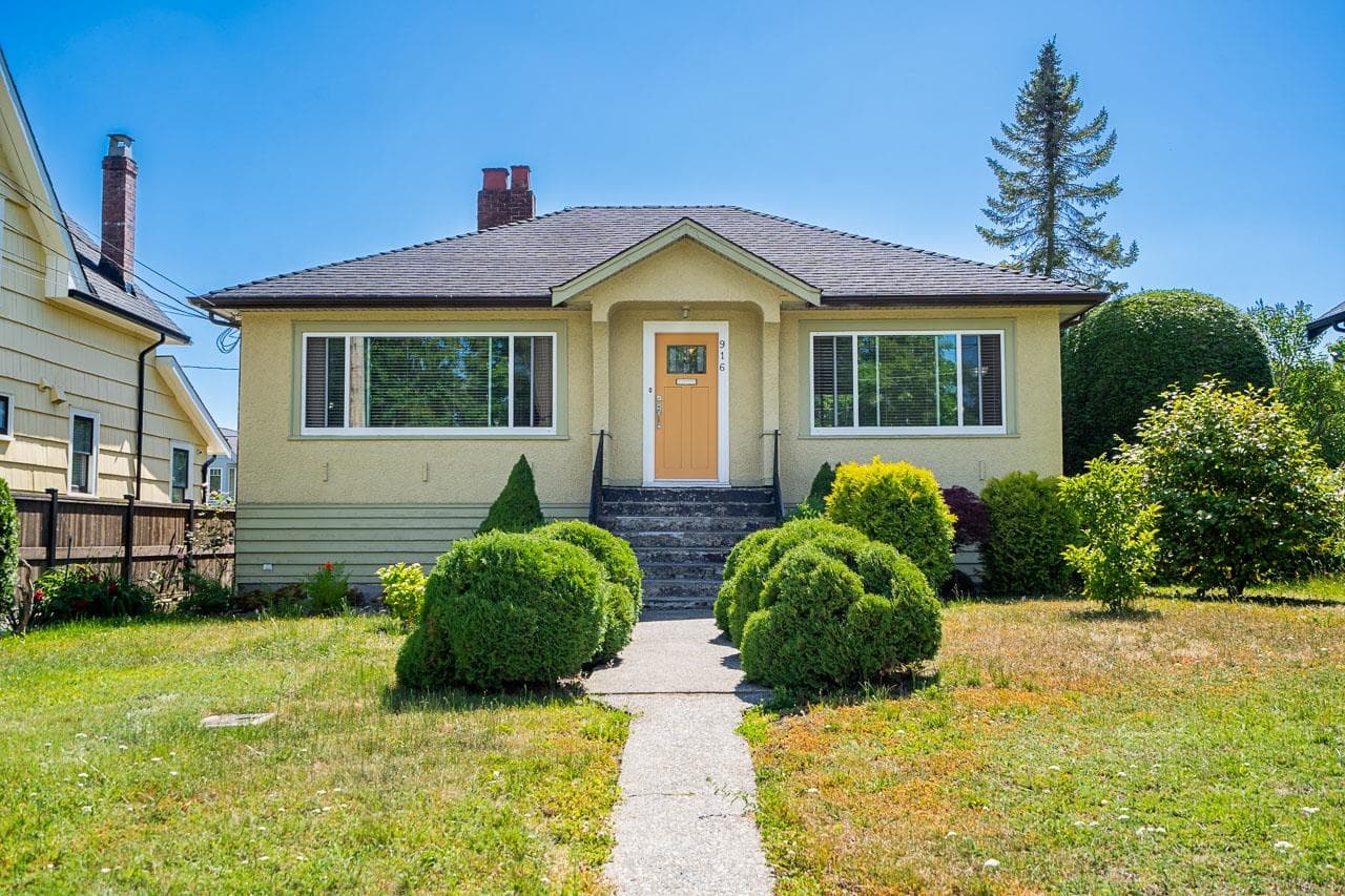 916 Thirteenth Street, New Westminster