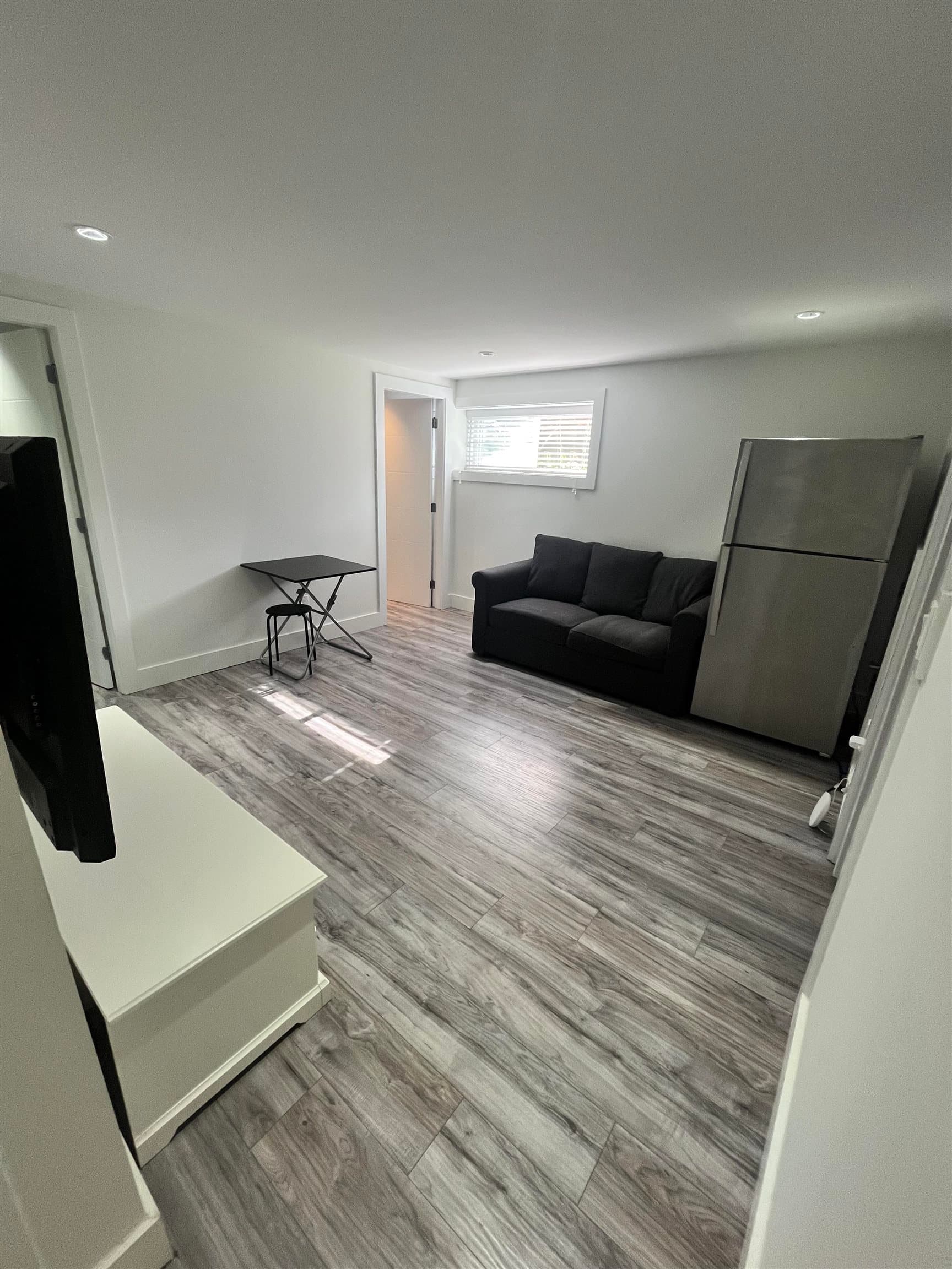 348 Laurentian Crescent, Coquitlam, V3K 1Y4 — photo 2