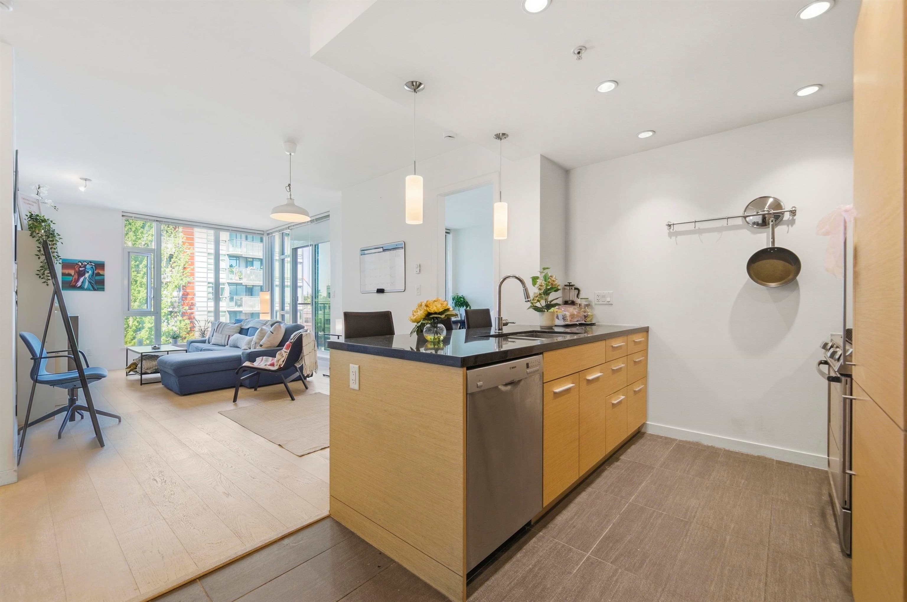 403 - 2528 Maple Street, Vancouver, V6J 0B5 — photo 1