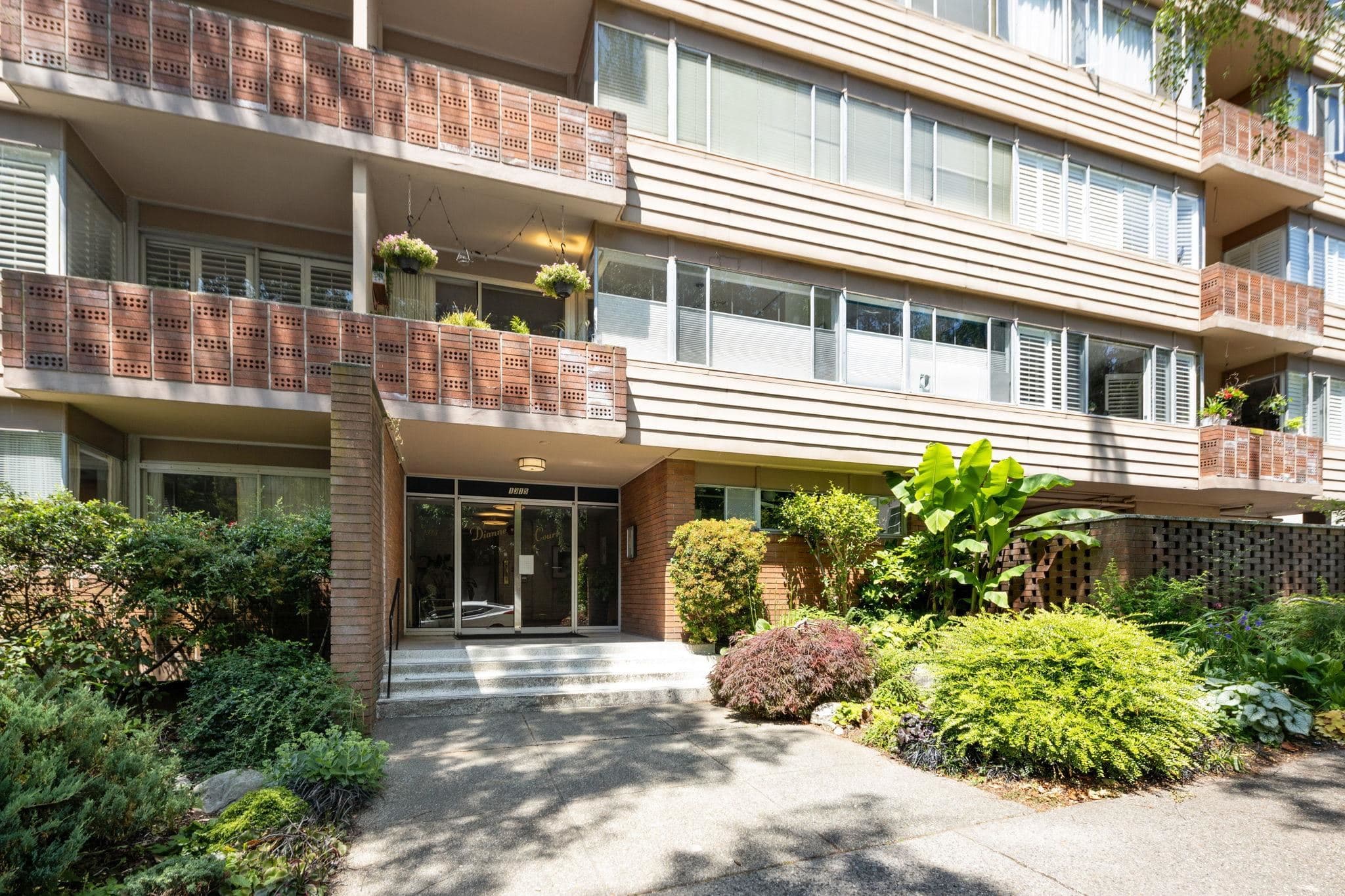 401 - 1315 Cardero Street, Vancouver, V6G 2J2 — photo 2