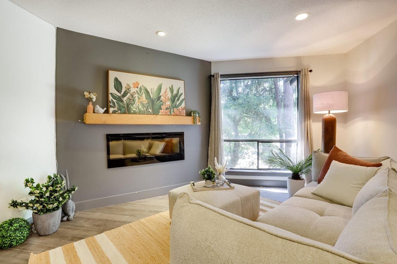 10532 Holly Park Lane, Surrey, V3R 6X9 — photo 2
