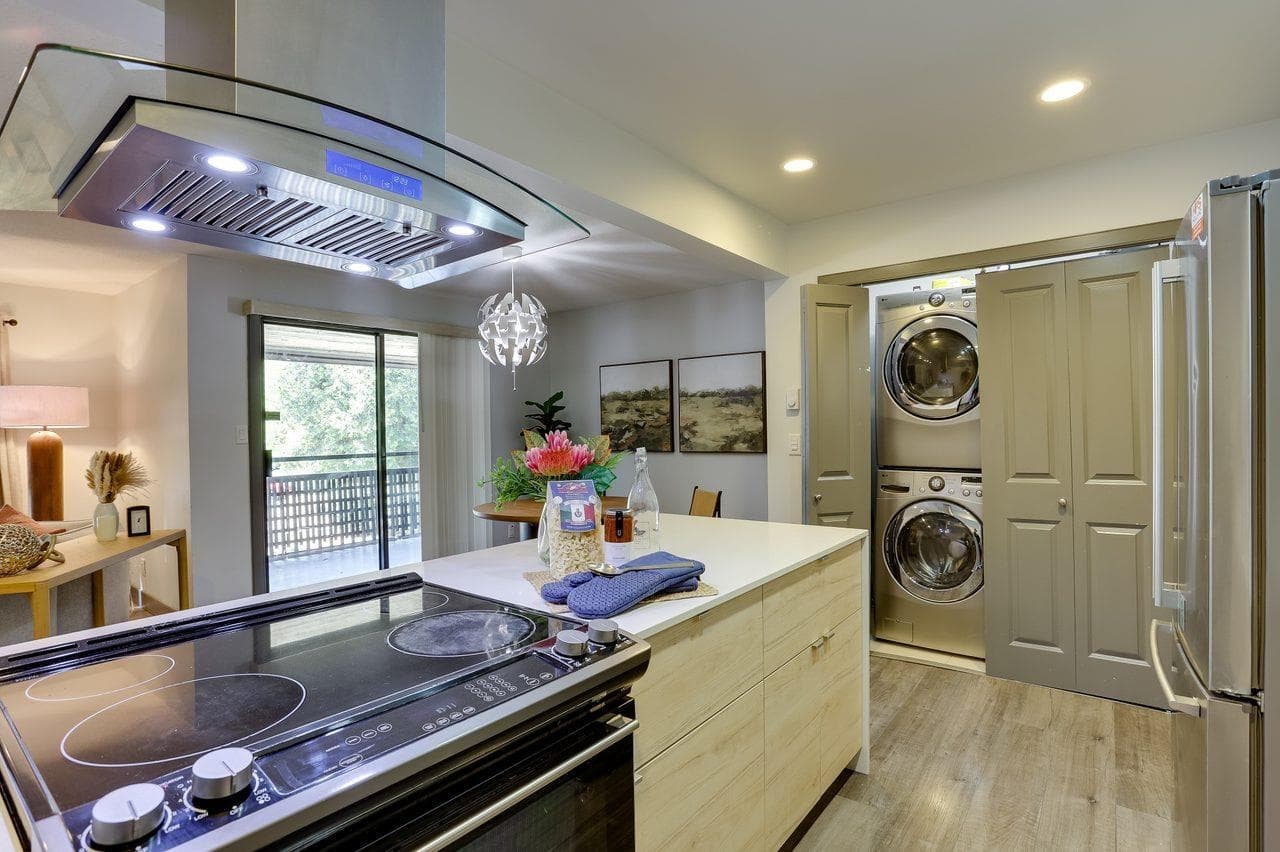 10532 Holly Park Lane, Surrey, V3R 6X9 — photo 4