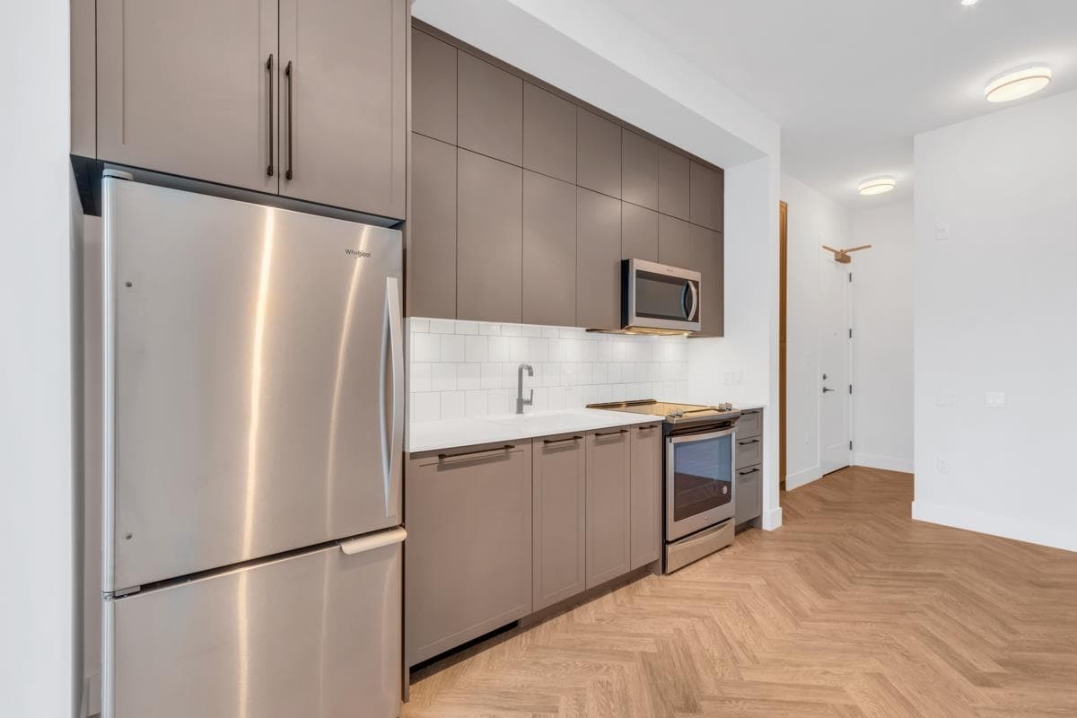 310 - 14968 101a Avenue, Surrey, V3R 0T1 — photo 2