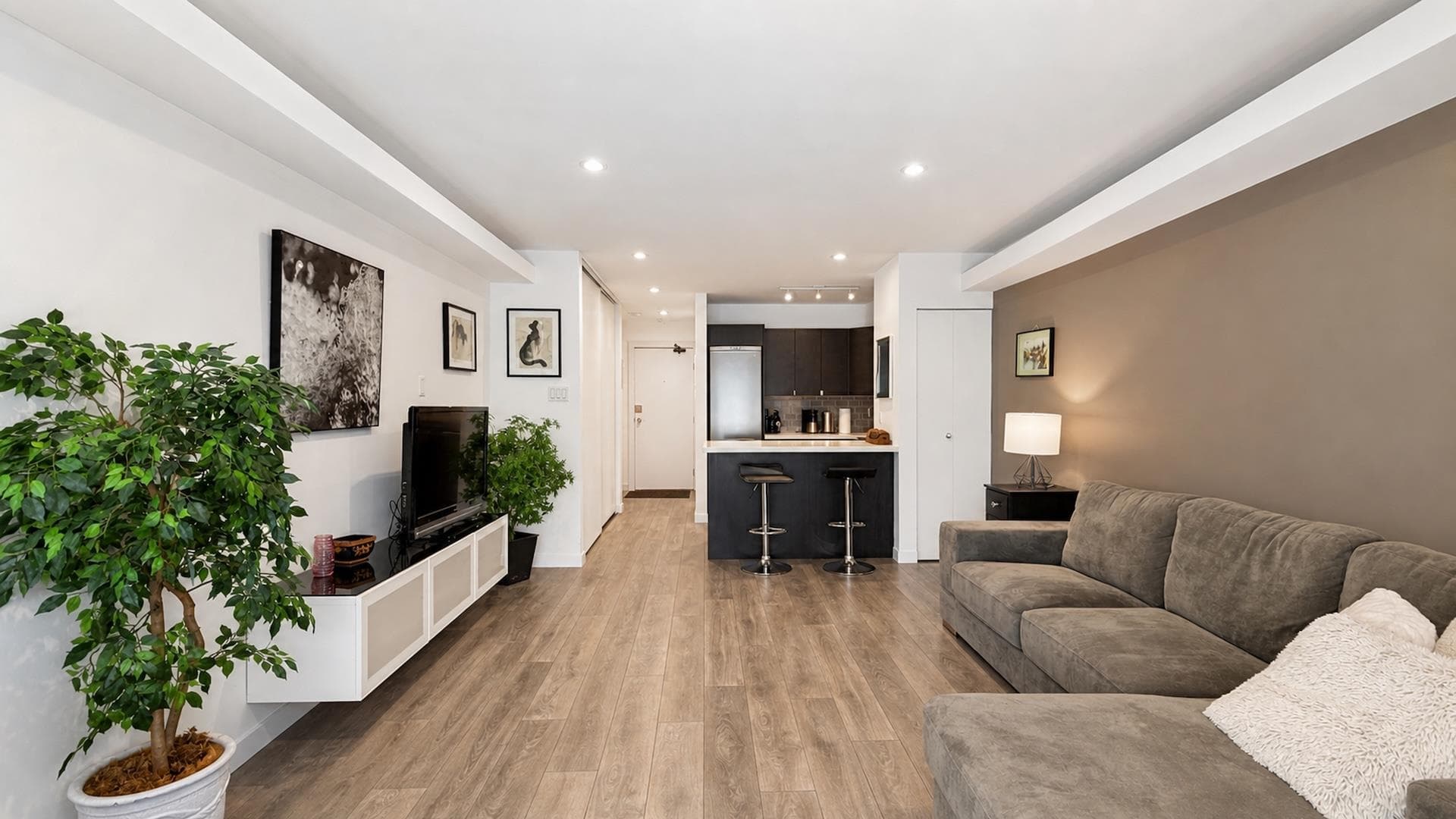 214 - 1545 E 2nd Avenue, Vancouver