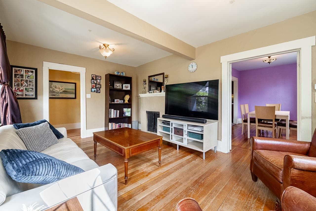 264 W Queens Road, North Vancouver