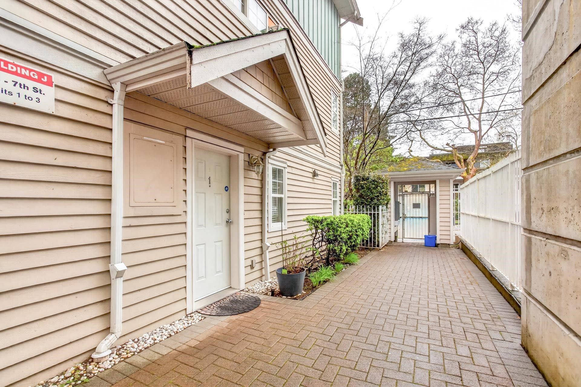 1 - 123 Seventh Street, New Westminster, V3M 6Y2 — photo 2