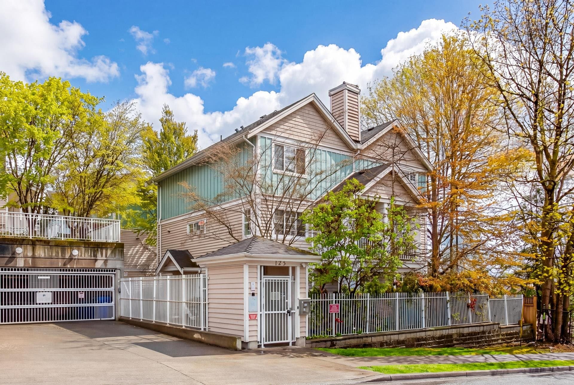 1 - 123 Seventh Street, New Westminster, V3M 6Y2 — photo 1