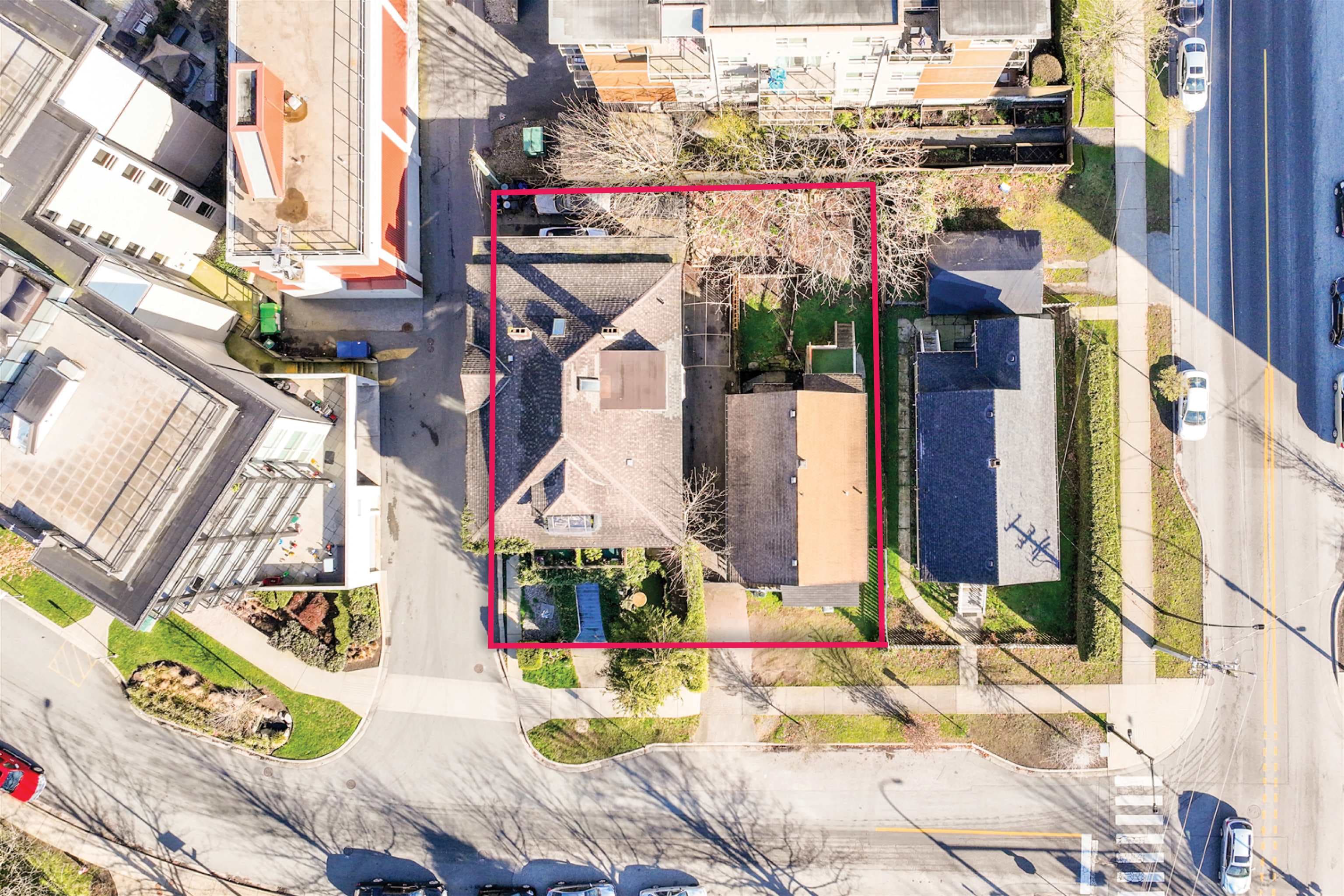 160 164 E 10th Street, North Vancouver, V7L 2C8 — photo 1