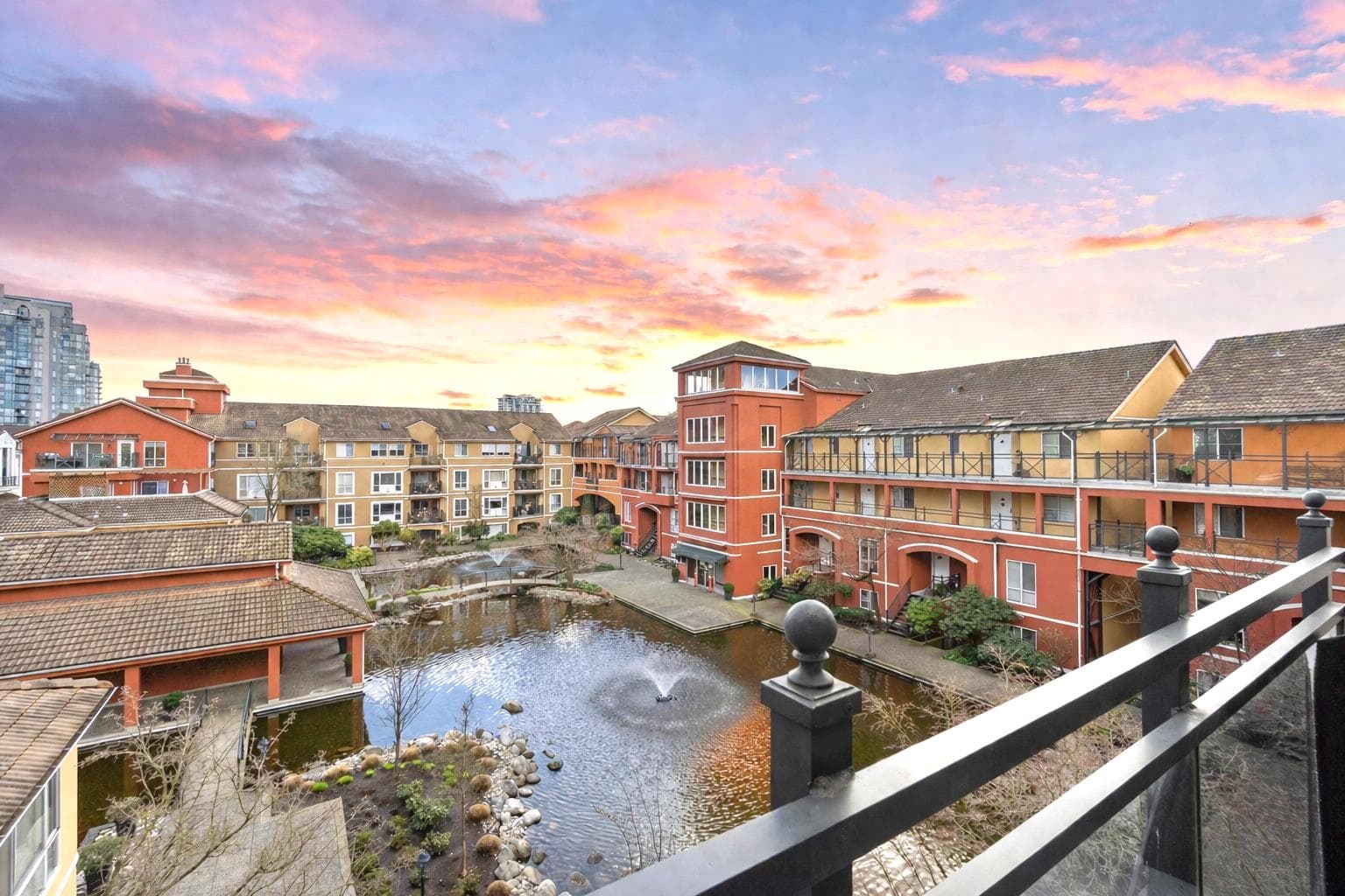 425 - 3 Rialto Court, New Westminster
