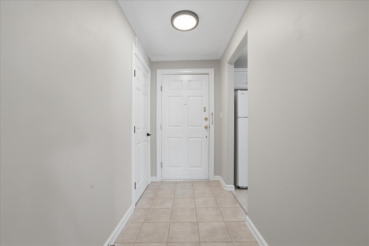 201 - 2772 Clearbrook Road, Abbotsford, V2T 6N6 — photo 2