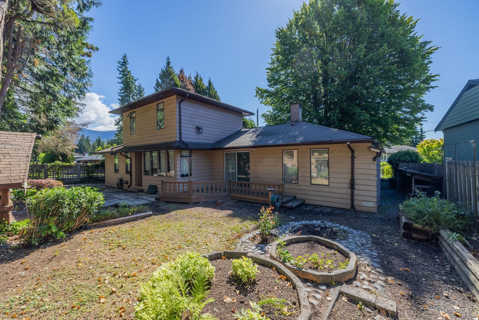 2495 Lauralynn Drive, North Vancouver