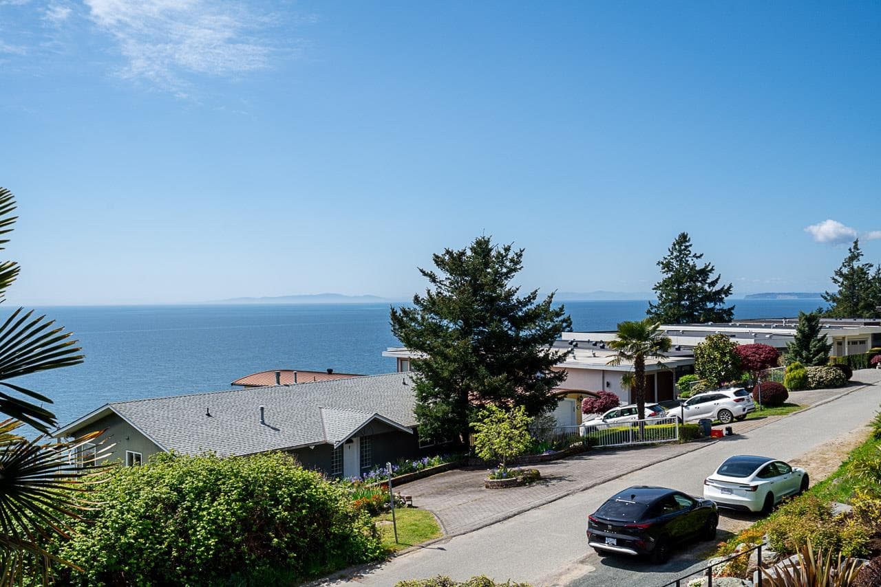 14535 Sunset Drive, White Rock, V4B 2V7 — photo 5