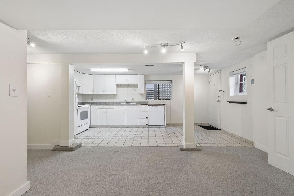 Ground level - 3229 W 11th Avenue, Vancouver, V6K 2M9 — photo 3