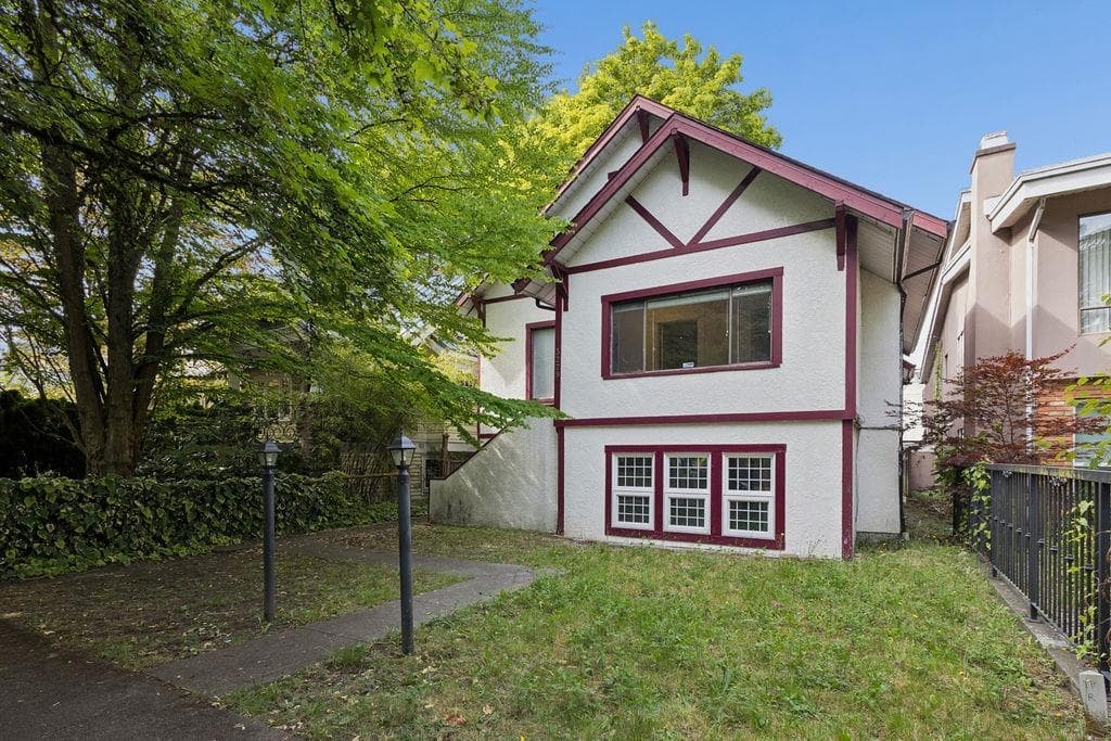 Ground level - 3229 W 11th Avenue, Vancouver