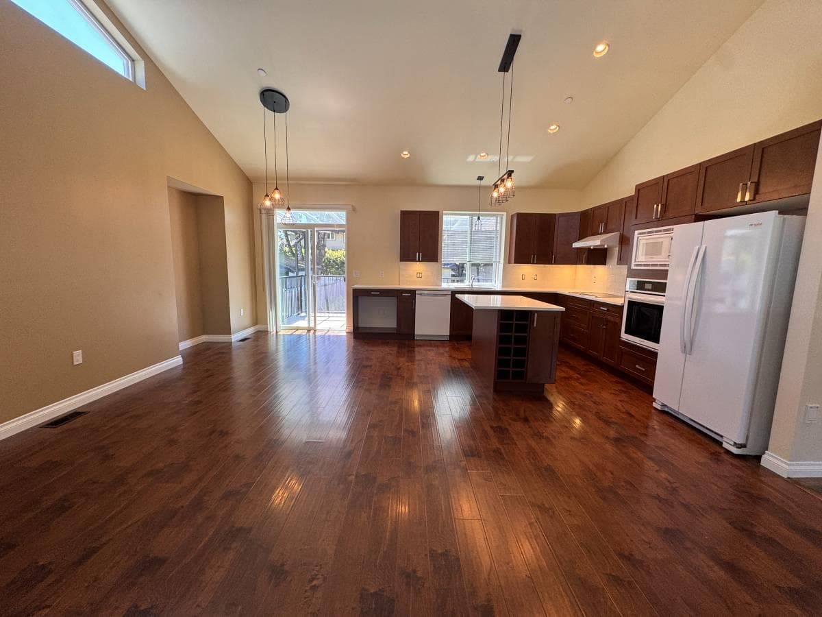 Upper - 21292 123 Ave, Maple Ridge