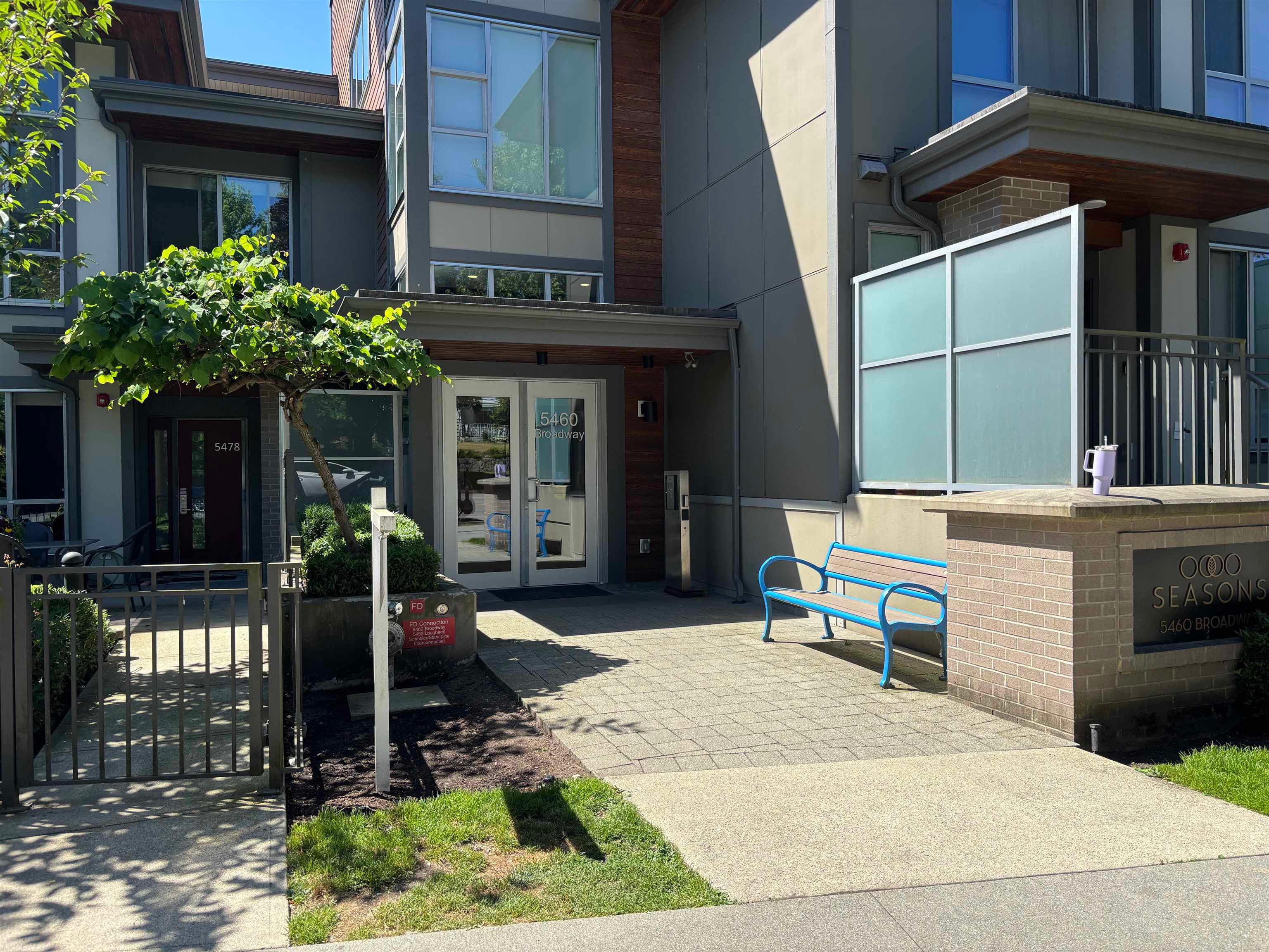 319 - 5460 Broadway, Burnaby, V5B 0B4 — photo 2