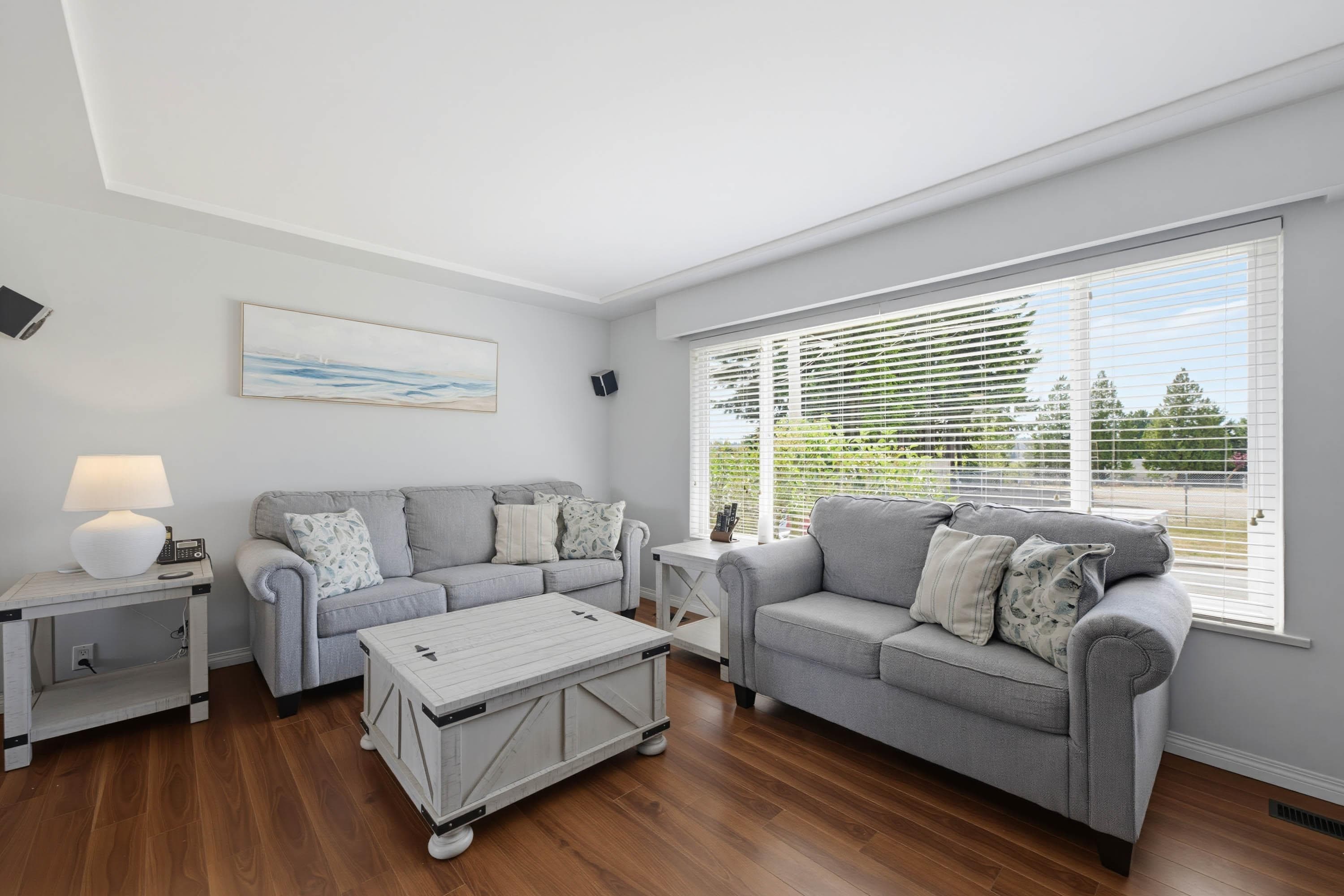 273 Burns Street, Coquitlam, V3K 4E6 — photo 2
