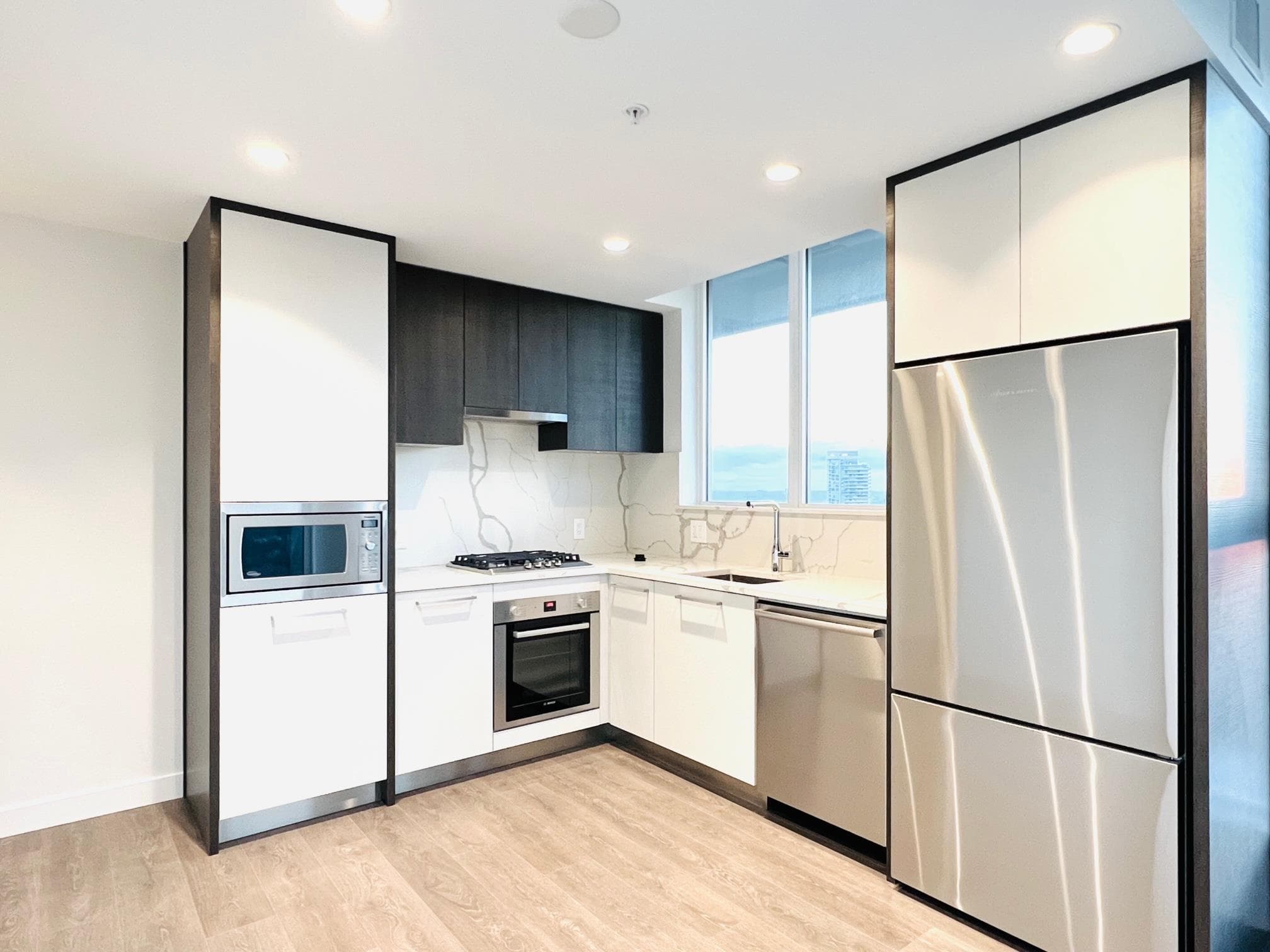 1702 - 567 Clarke Road, Coquitlam, V3J 0K7 — photo 3