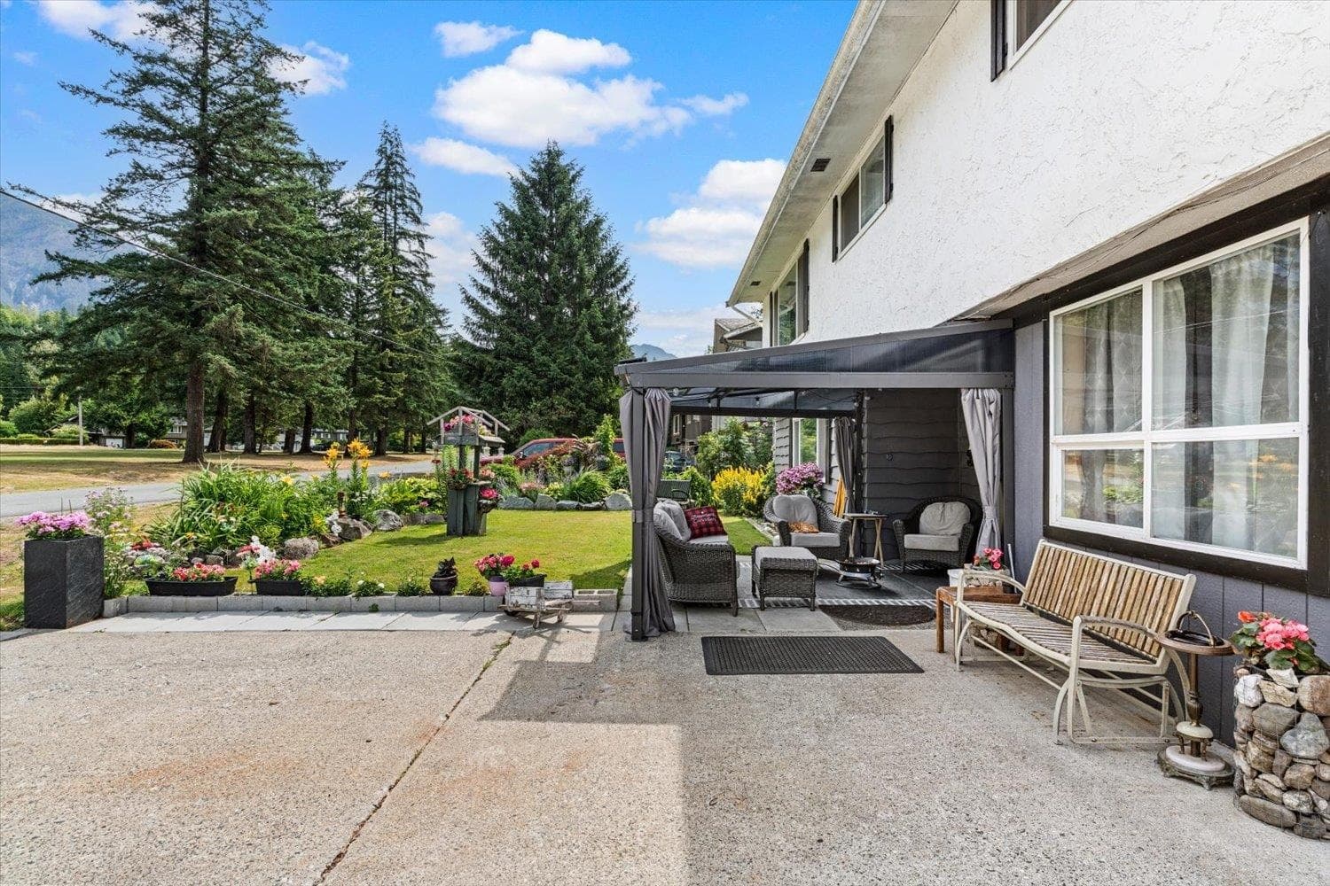 300 Robertson Crescent, Hope, V0X 1L4 — photo 2
