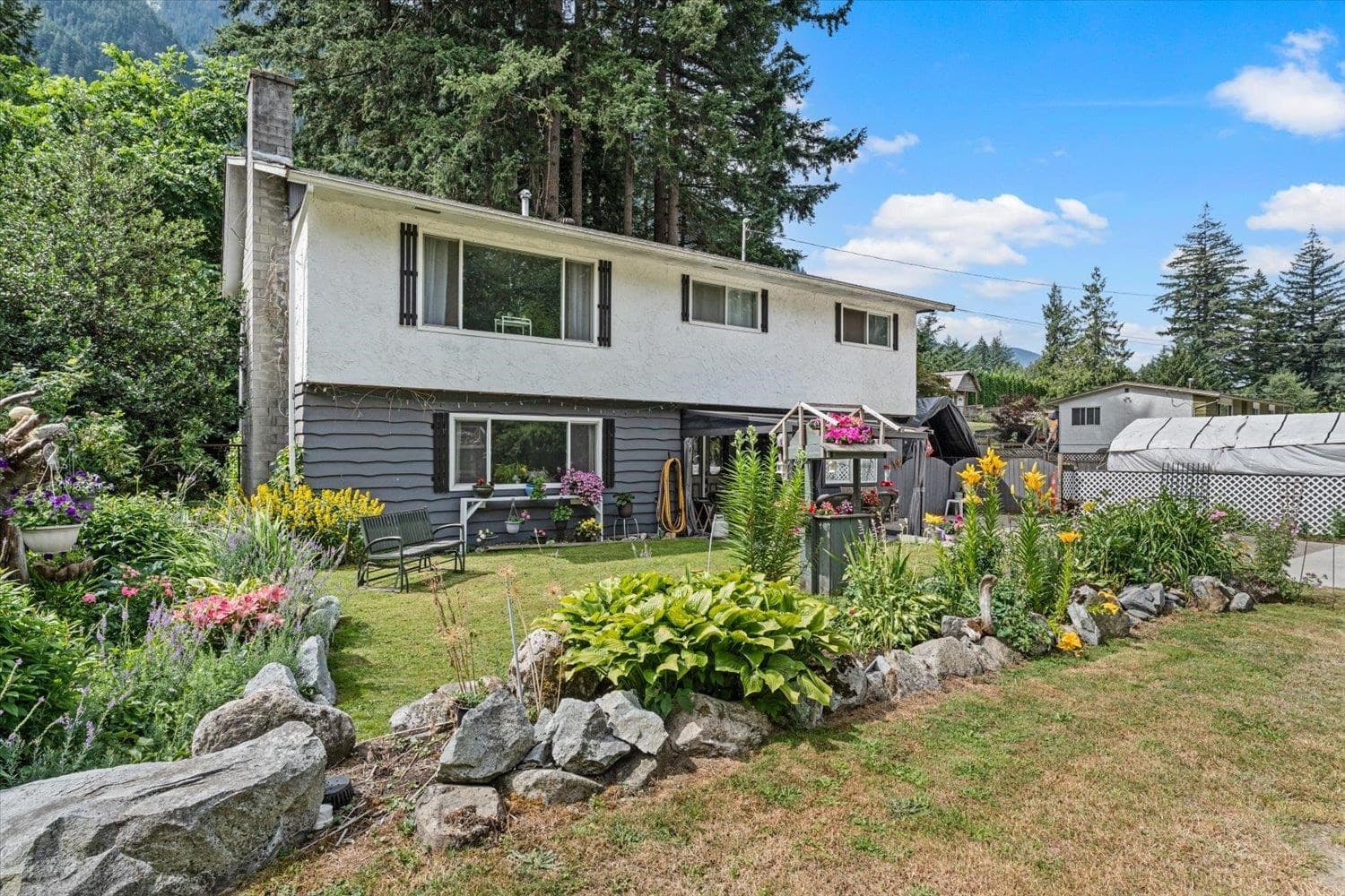 300 Robertson Crescent, Hope