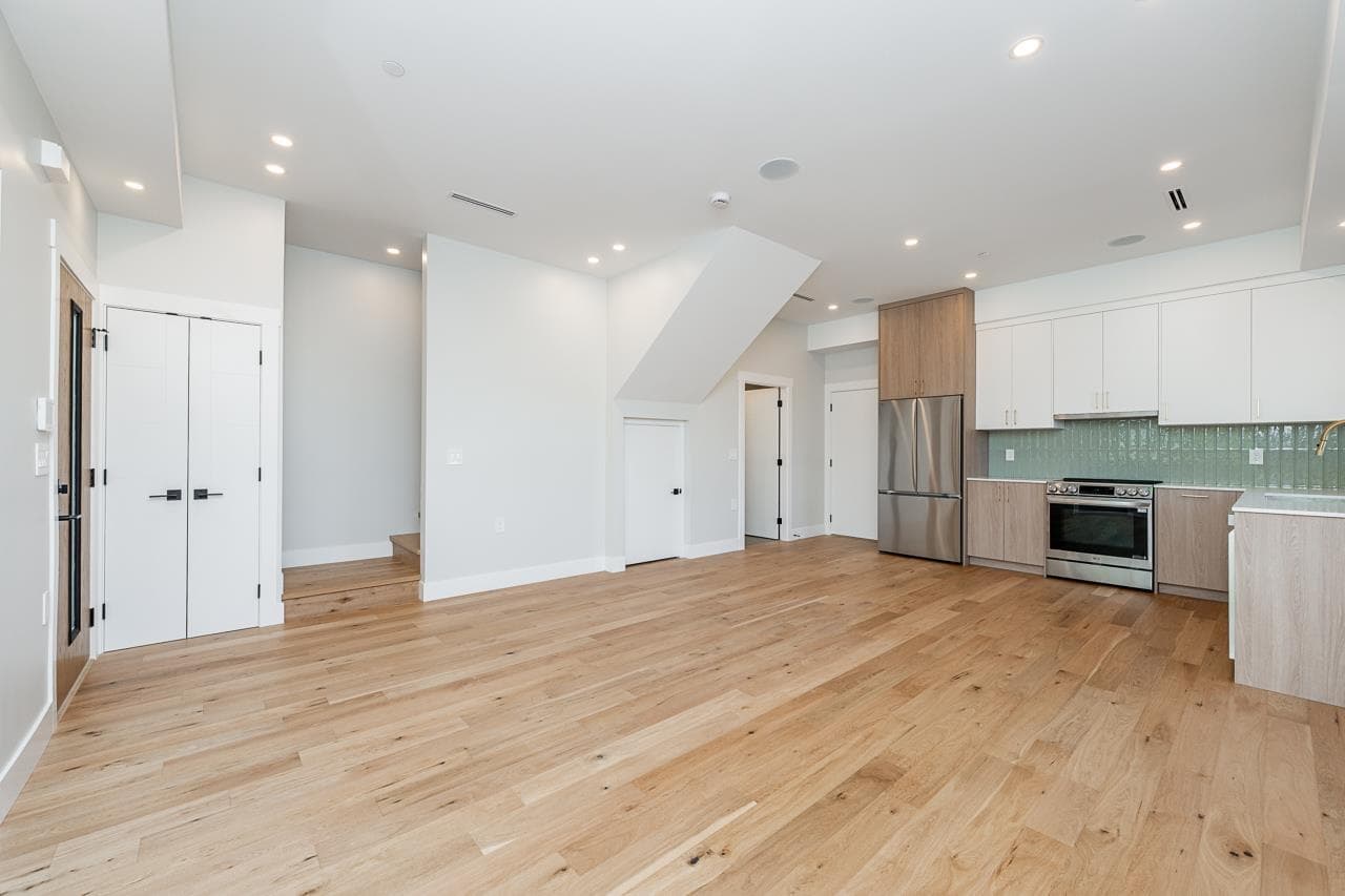 2 - 678 E 22nd Avenue, Vancouver, V5V 1V4 — photo 1