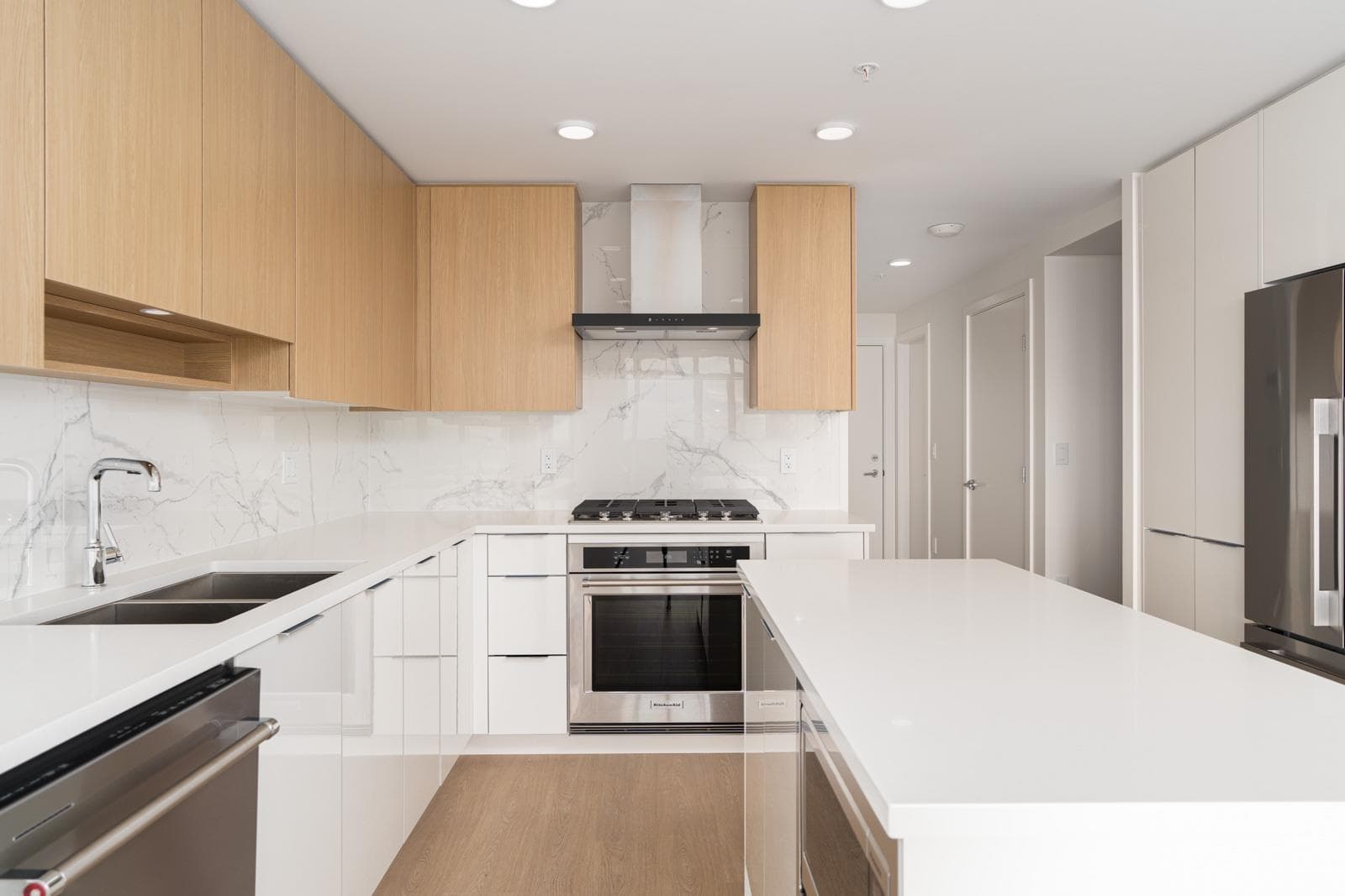 1602 - 7769 Park Crescent, Burnaby, V3N 0J7 — photo 3