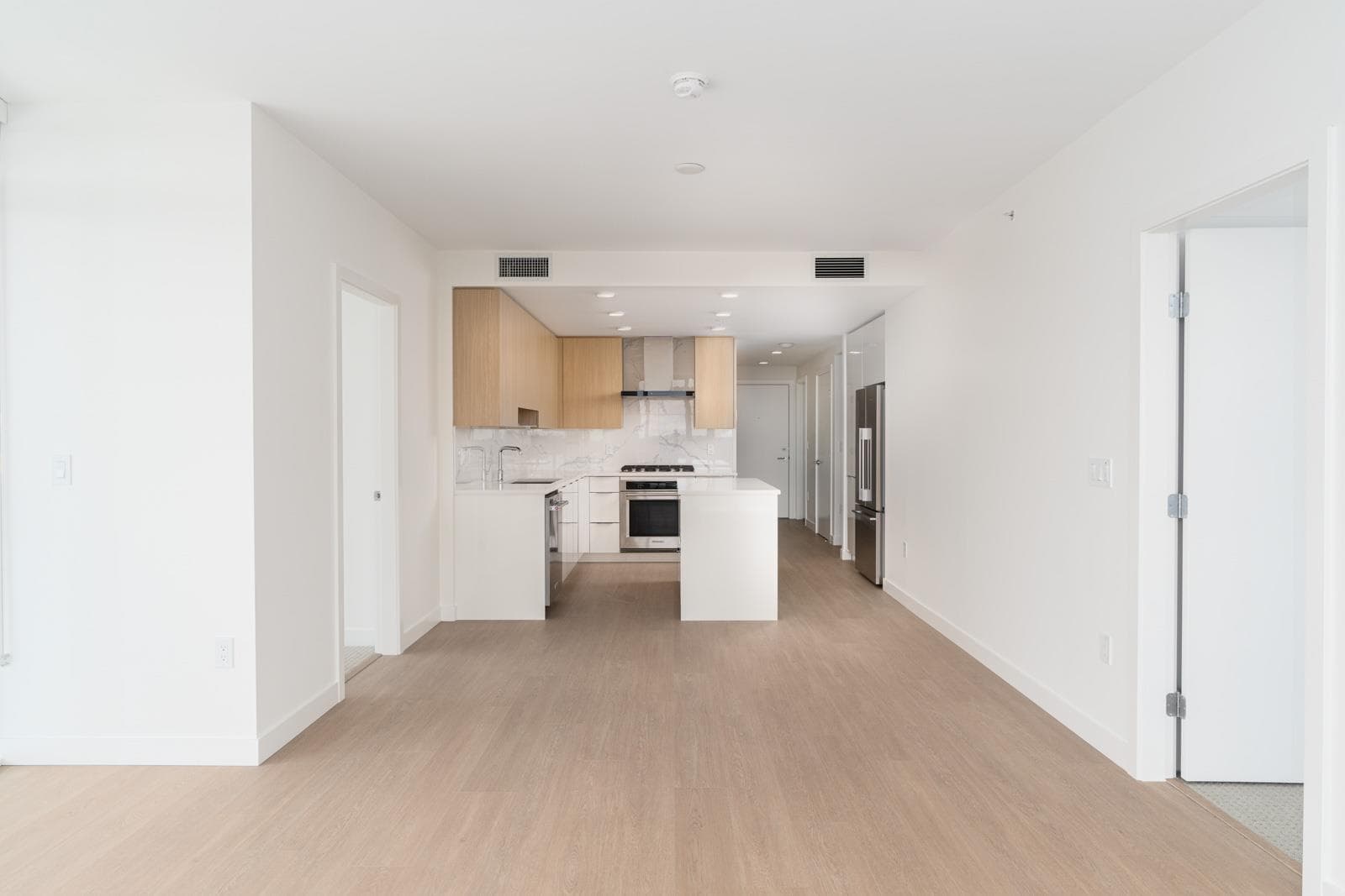 1602 - 7769 Park Crescent, Burnaby, V3N 0J7 — photo 5