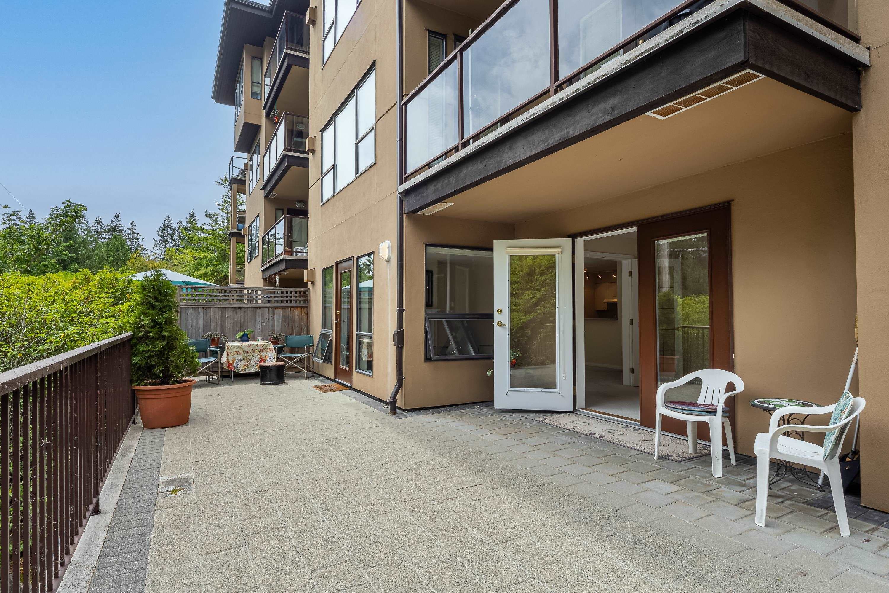 101 - 5855 Cowrie Street, Sechelt, V7Z 0K1 — photo 2