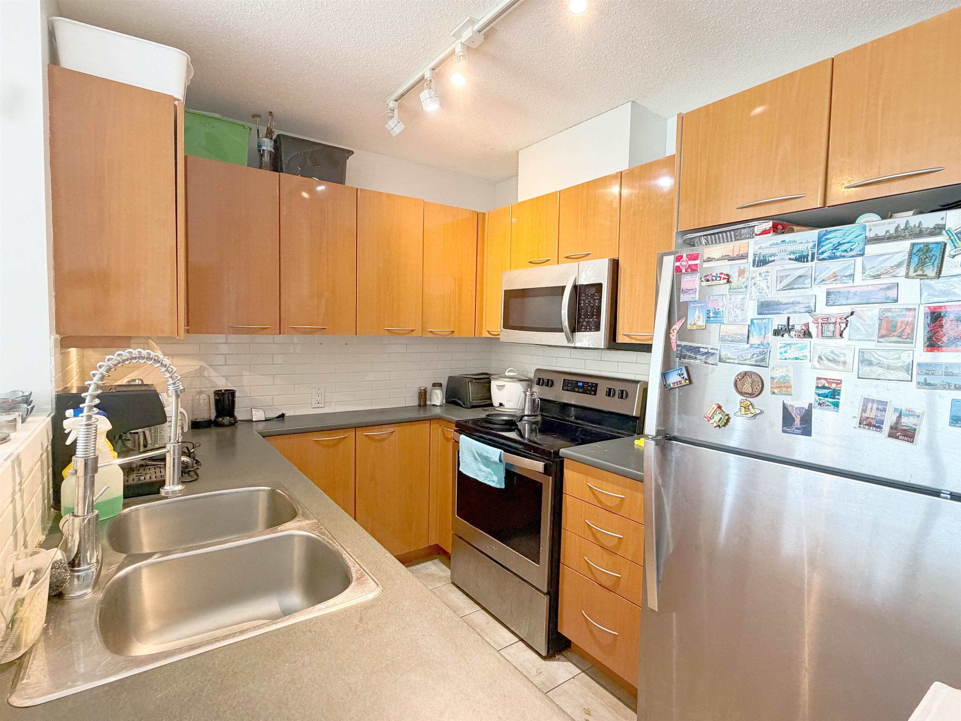 4888 Hazel Street, Burnaby, V5H 4T4 — photo 5